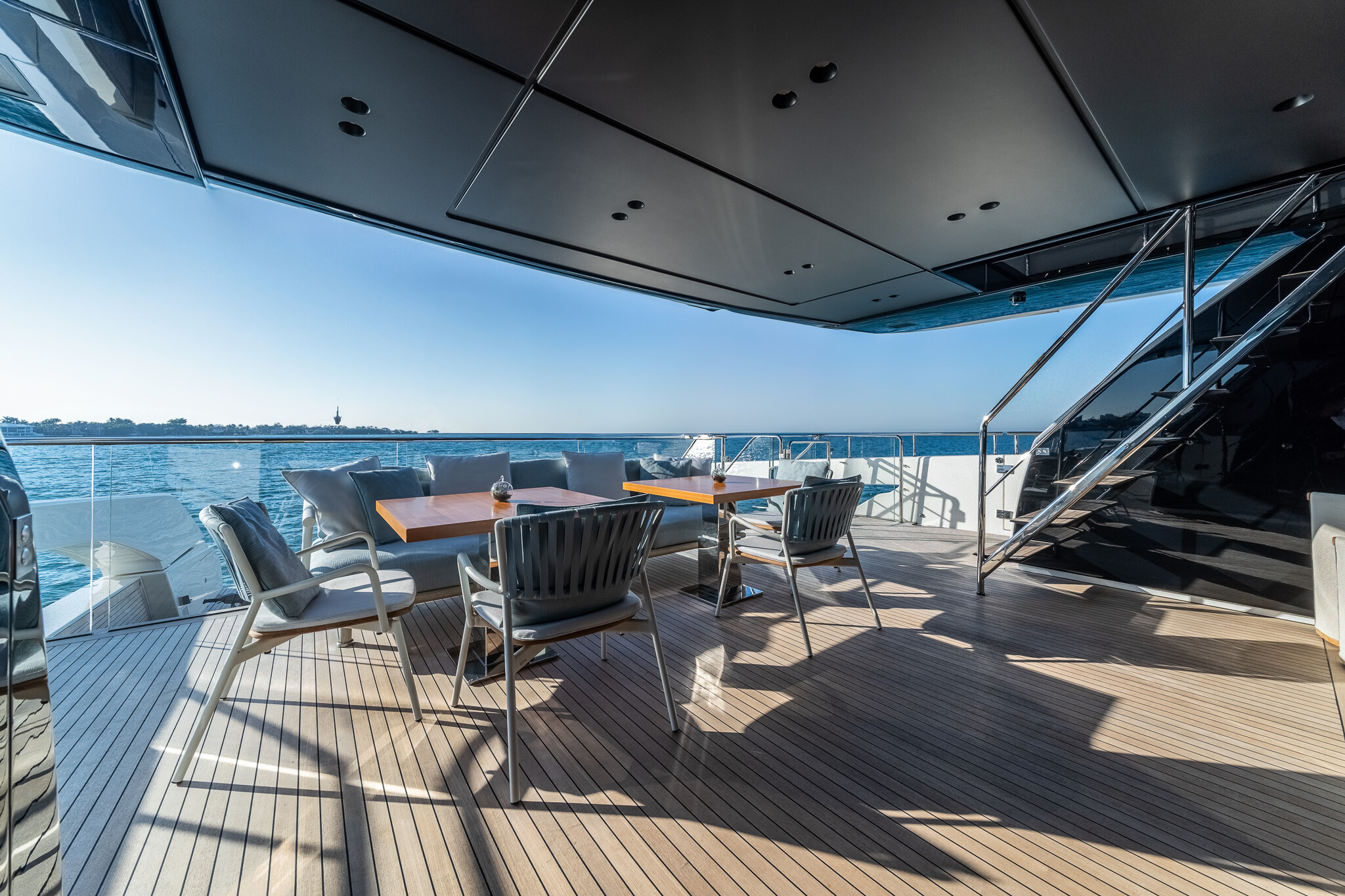 LA LUNA motor yacht for Sale by Fraser Yachts, built by SANLORENZO