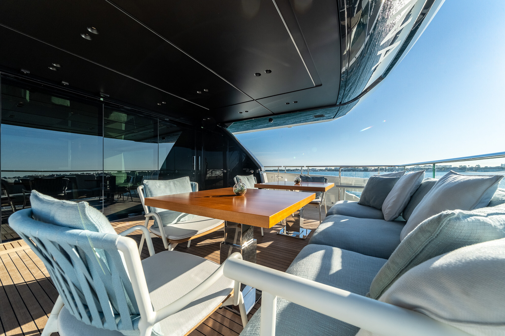 LA LUNA motor yacht for Sale by Fraser Yachts, built by SANLORENZO