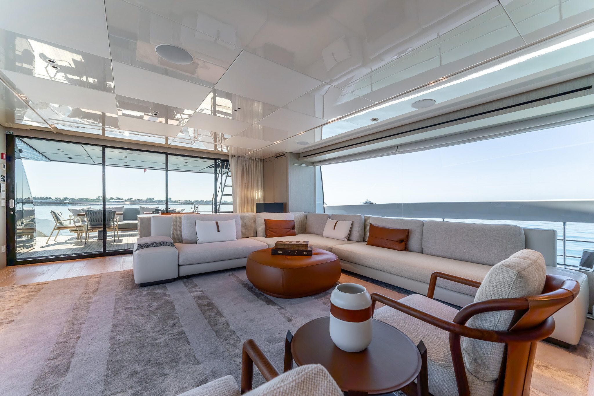 LA LUNA motor yacht for Sale by Fraser Yachts, built by SANLORENZO