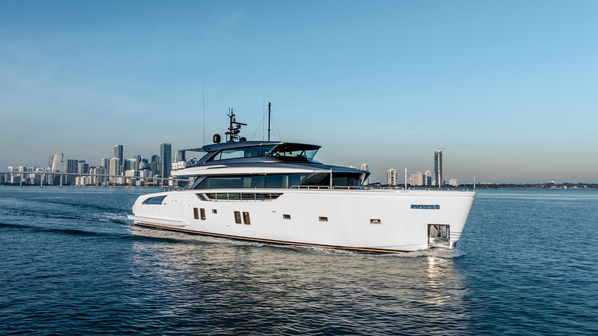 LA LUNA motor yacht for Sale by Fraser Yachts, built by SANLORENZO