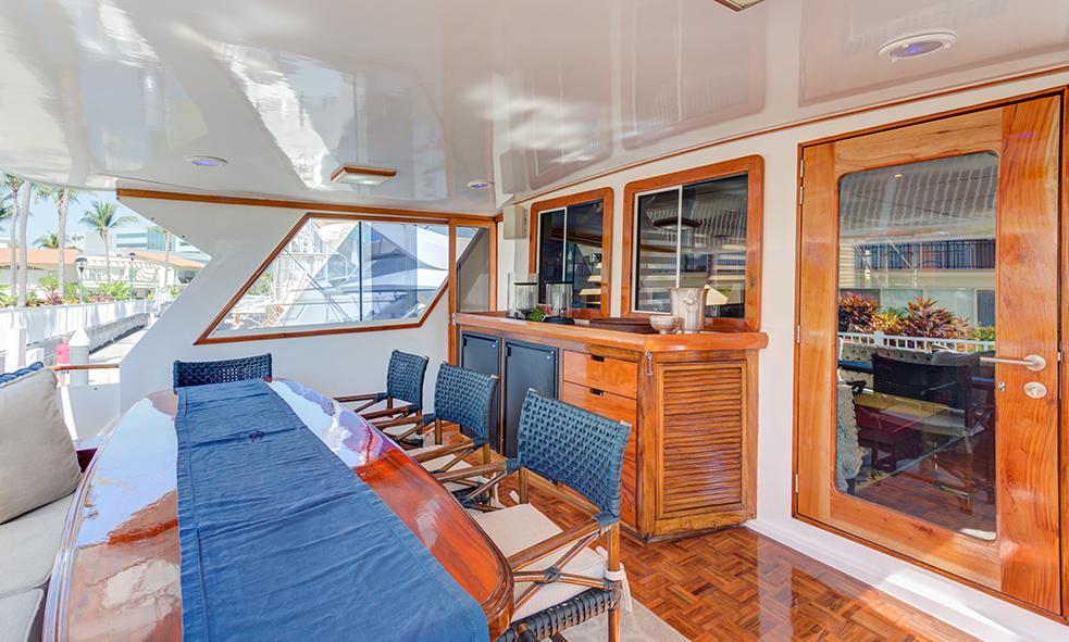 Aboard PAZ Y BIEN a 60ft (18.29m) luxury motor yacht , built by JEFFERSON in 1989