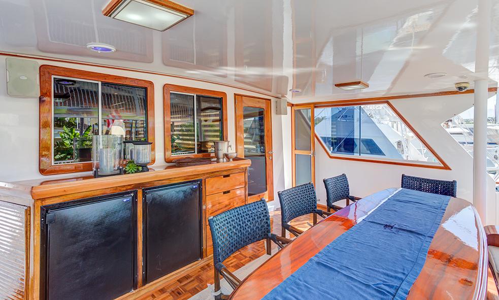 Aboard PAZ Y BIEN a 60ft (18.29m) luxury motor yacht , built by JEFFERSON in 1989