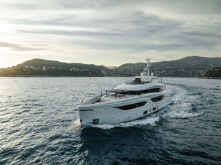 https://media.fraseryachts.com/Yachts/Y233044/images/yachtfolio/extra-time-epqdop3wn9-u_435658-w3kY1P3T.jpg?vh=50eeff&w=310