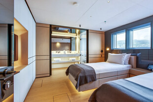 https://media.fraseryachts.com/Yachts/Y233044/images/yachtfolio/extra-time-v4c3kp5cchup_435661-Dcy4H6Ly.jpg?vh=8c785b&w=310