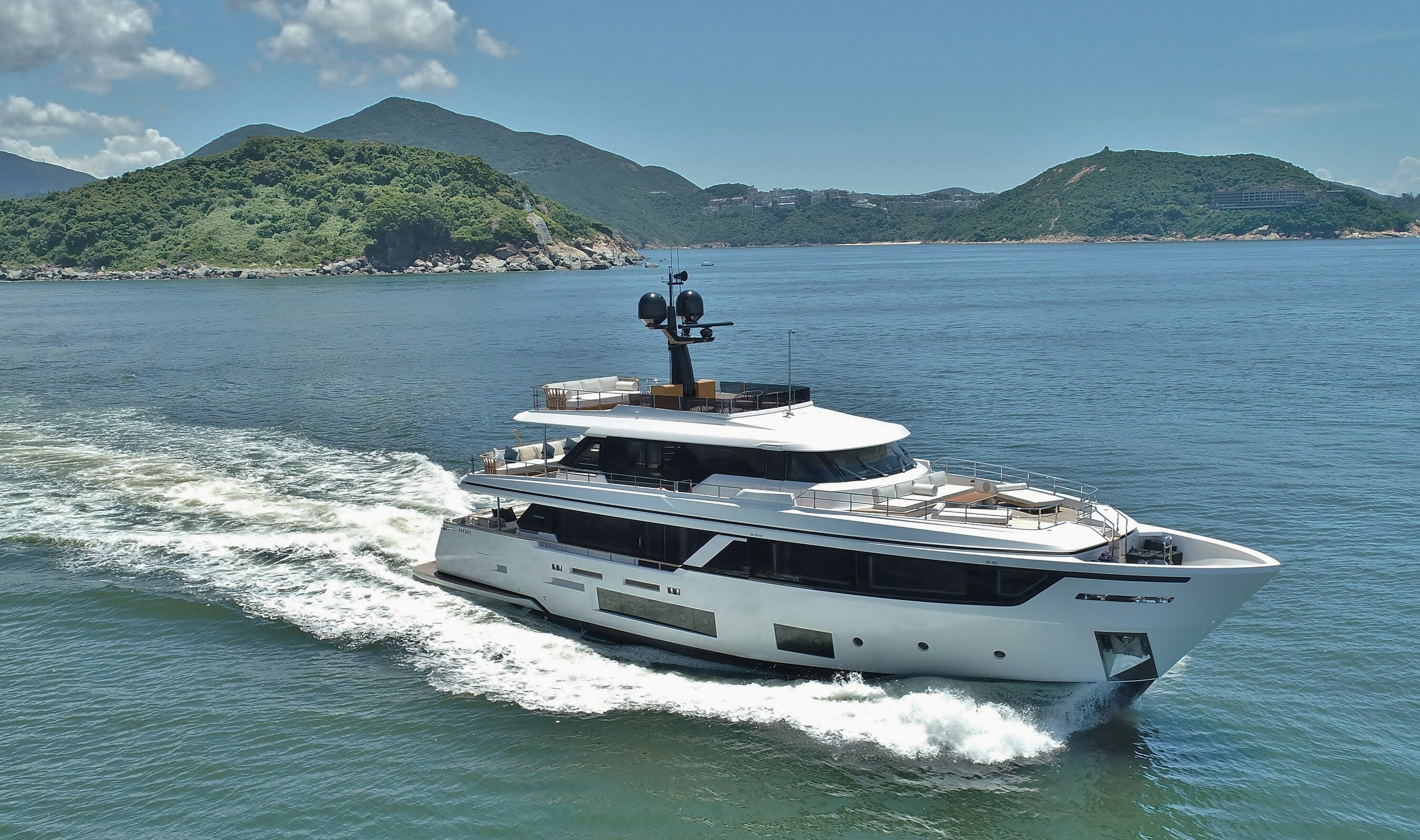 Aboard DAYDREAM a 93ft (28.43m) luxury motor yacht , built by FERRETTI CUSTOM LINE in 2021