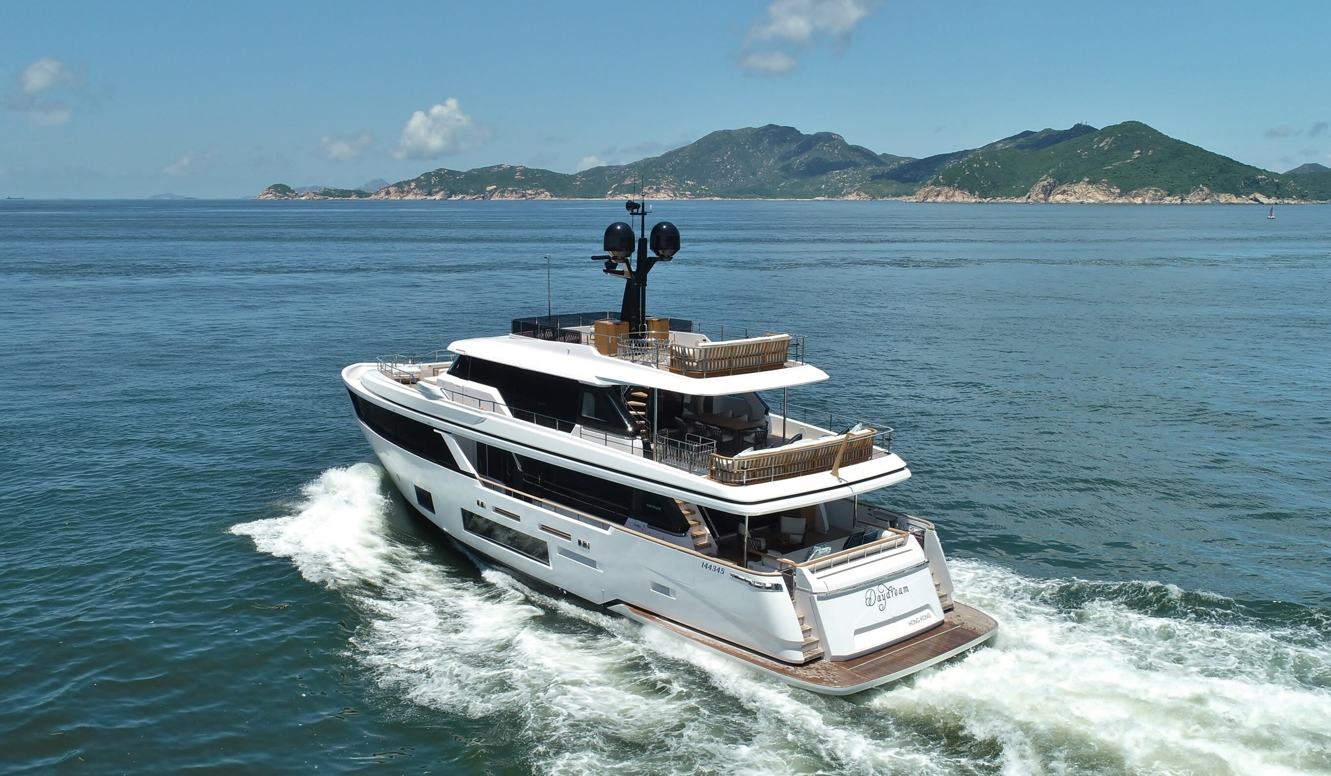 Aboard DAYDREAM a 93ft (28.43m) luxury motor yacht , built by FERRETTI CUSTOM LINE in 2021