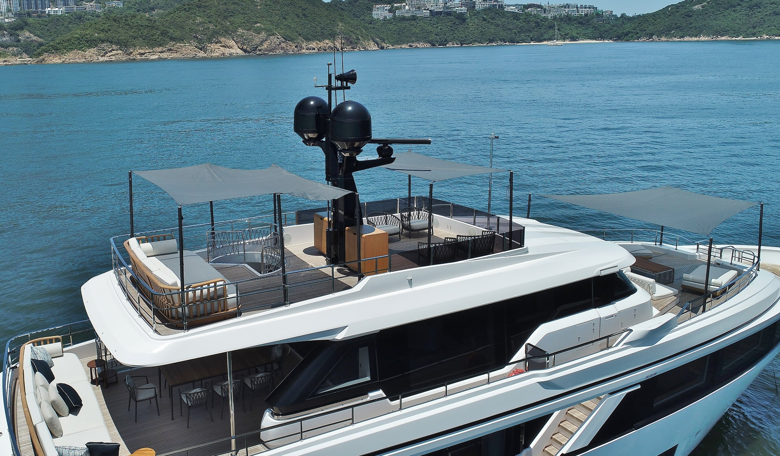 Aboard DAYDREAM a 93ft (28.43m) luxury motor yacht , built by FERRETTI CUSTOM LINE in 2021