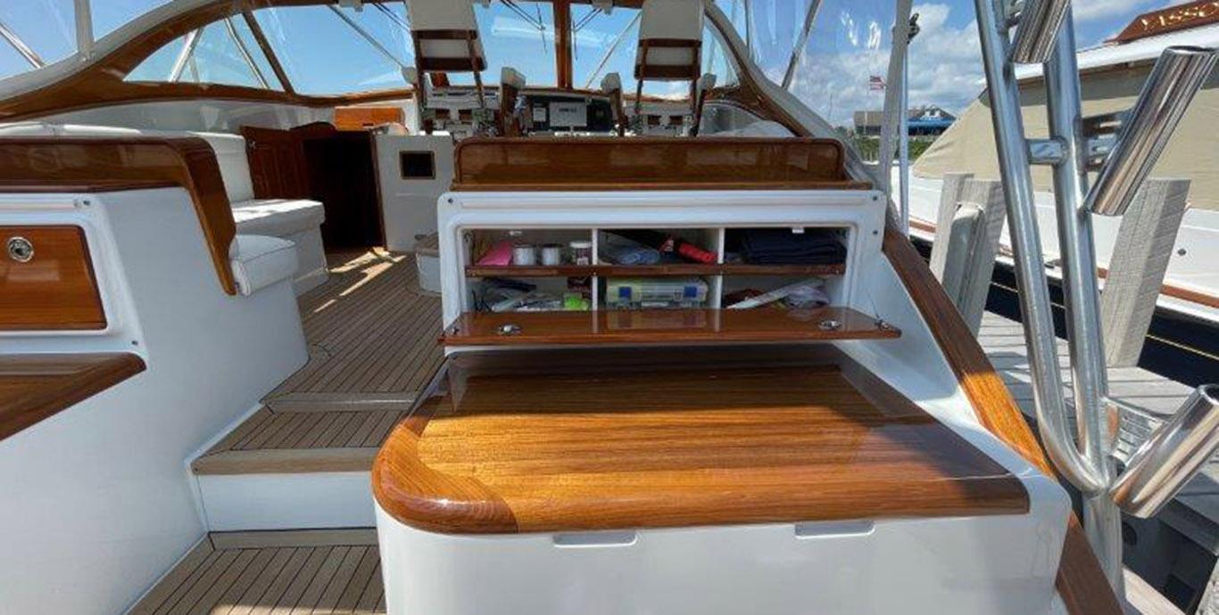 Aboard PLUGGER a 47ft (14.35m) luxury motor yacht , built by BUDDY DAVIS in 2003