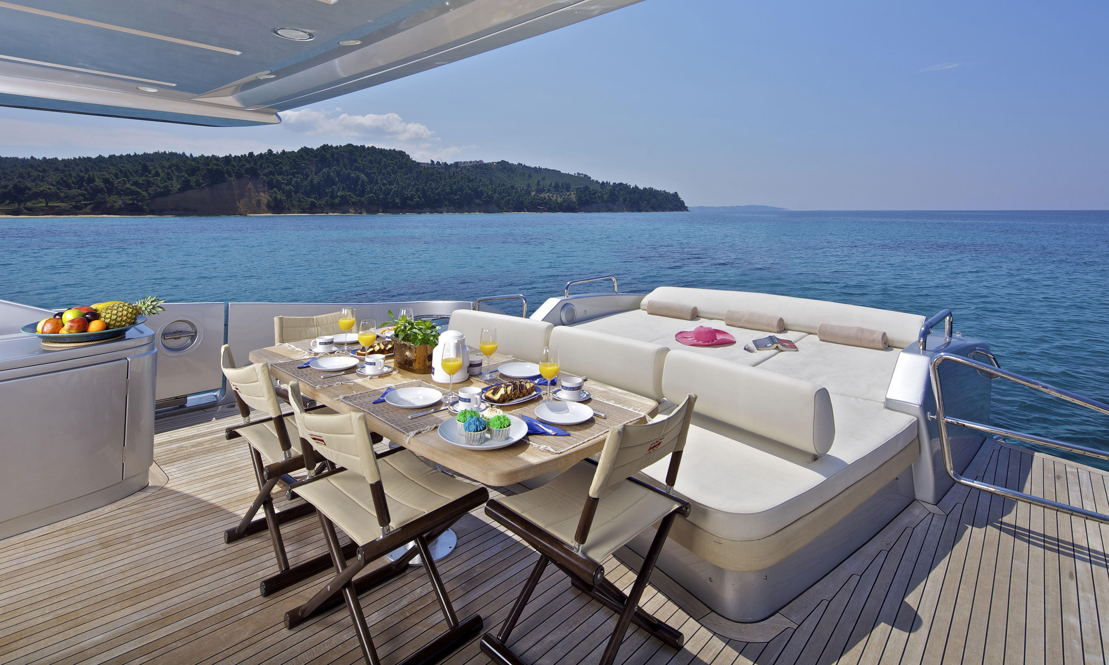 Aboard THEA MALTA a 86ft (26.5m) luxury motor yacht for Charter available with Fraser Yachts, built by AZIMUT in 2008