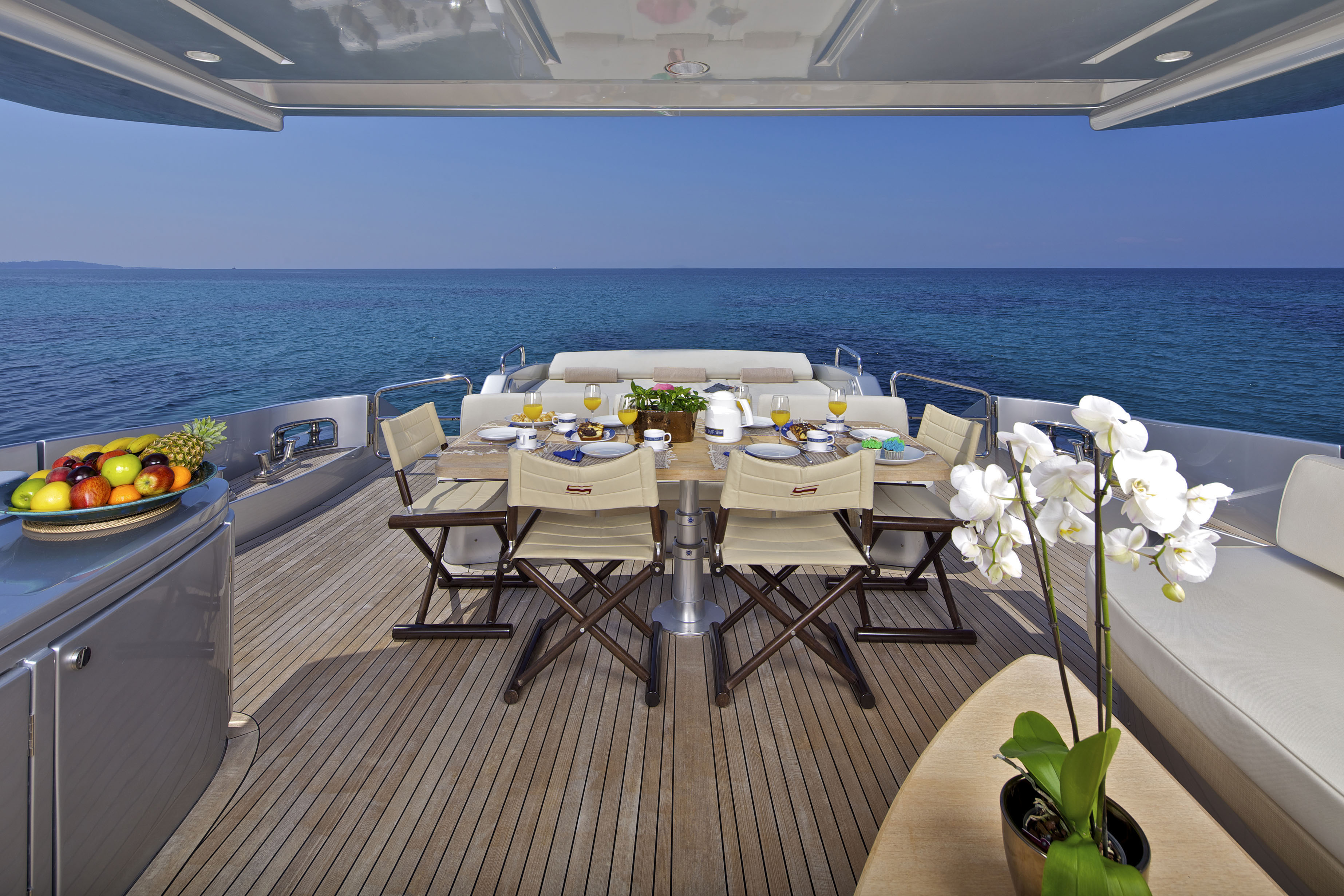 Aboard THEA MALTA a 86ft (26.5m) luxury motor yacht for Charter available with Fraser Yachts, built by AZIMUT in 2008