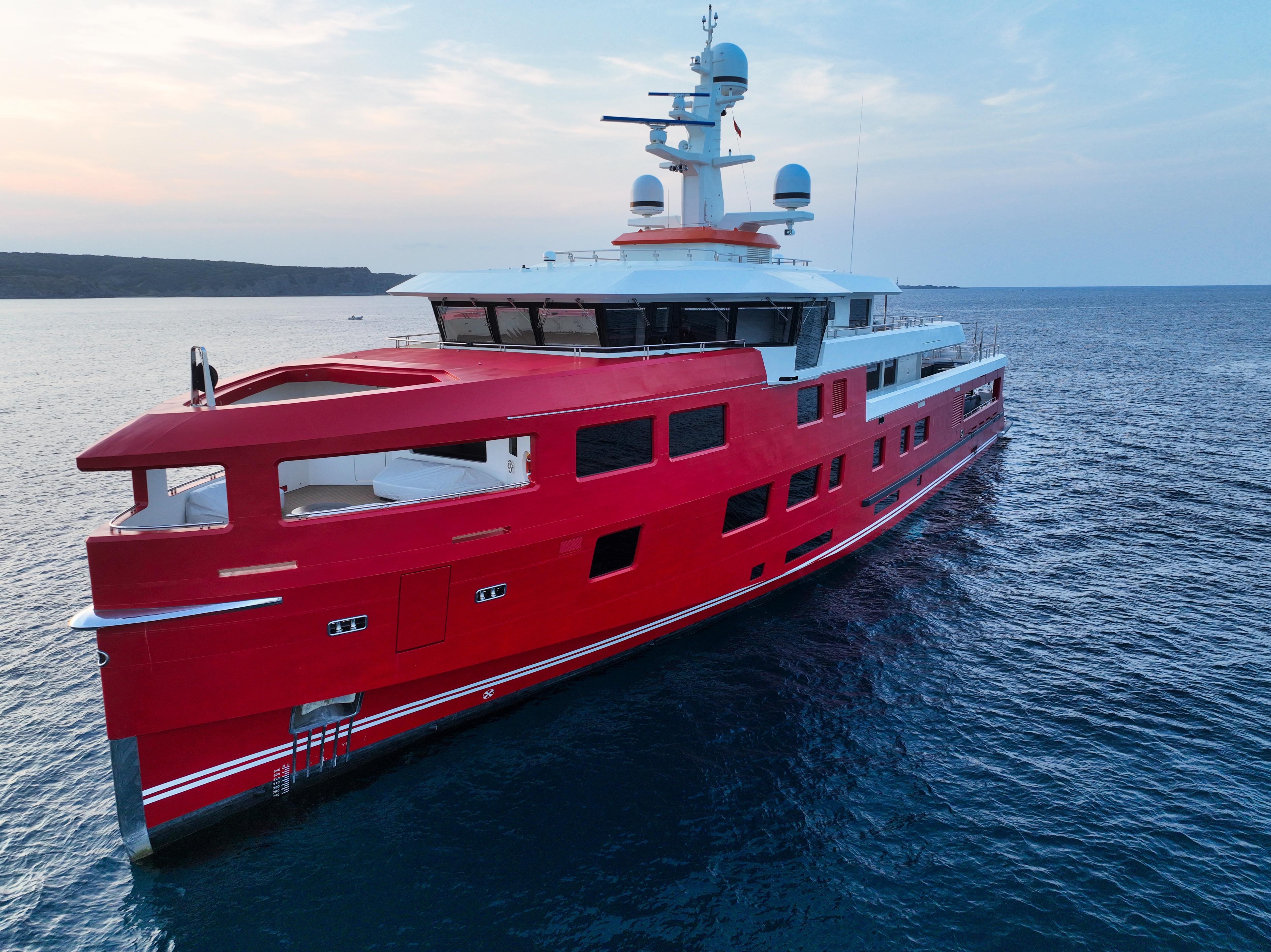 AKULA motor yacht for Sale by Fraser Yachts, built by ROSSINAVI