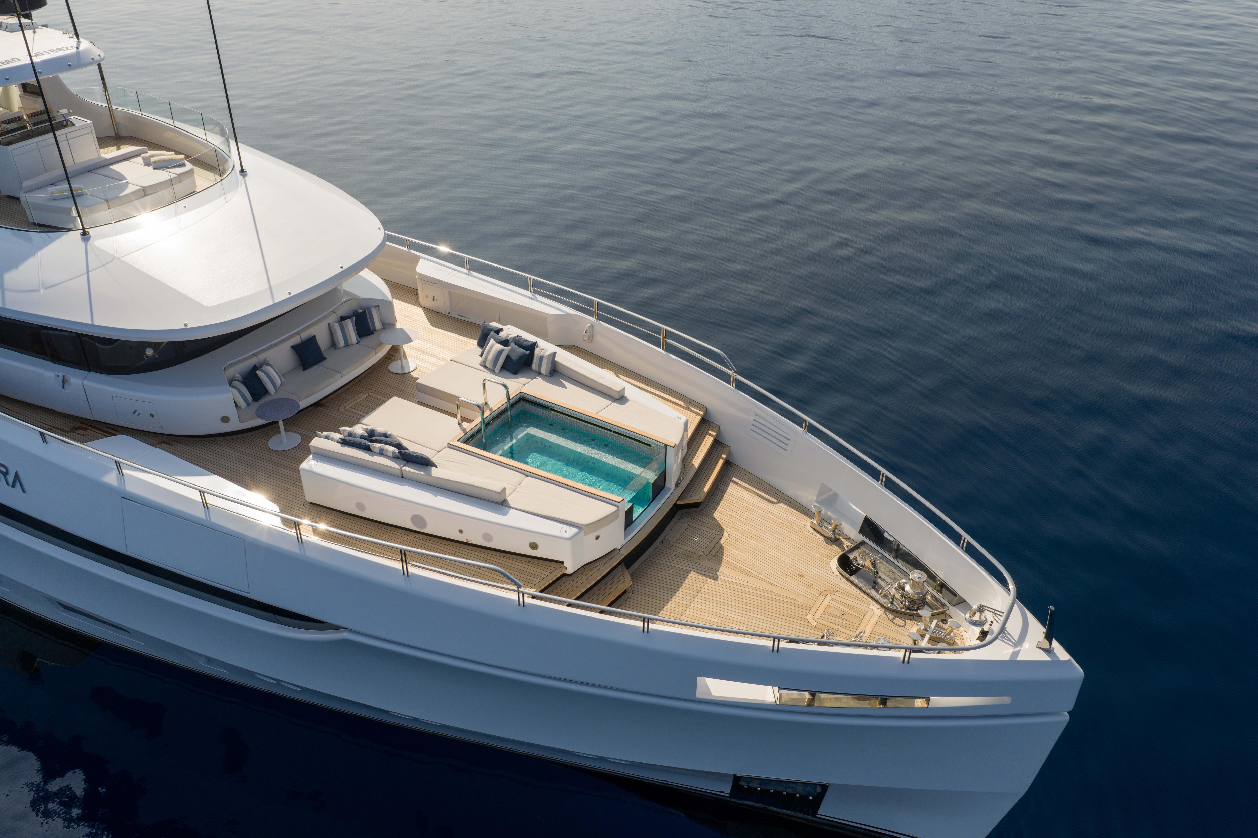 ACQUA CHIARA motor yacht for Charter by Fraser Yachts, built by COLUMBUS YACHTS