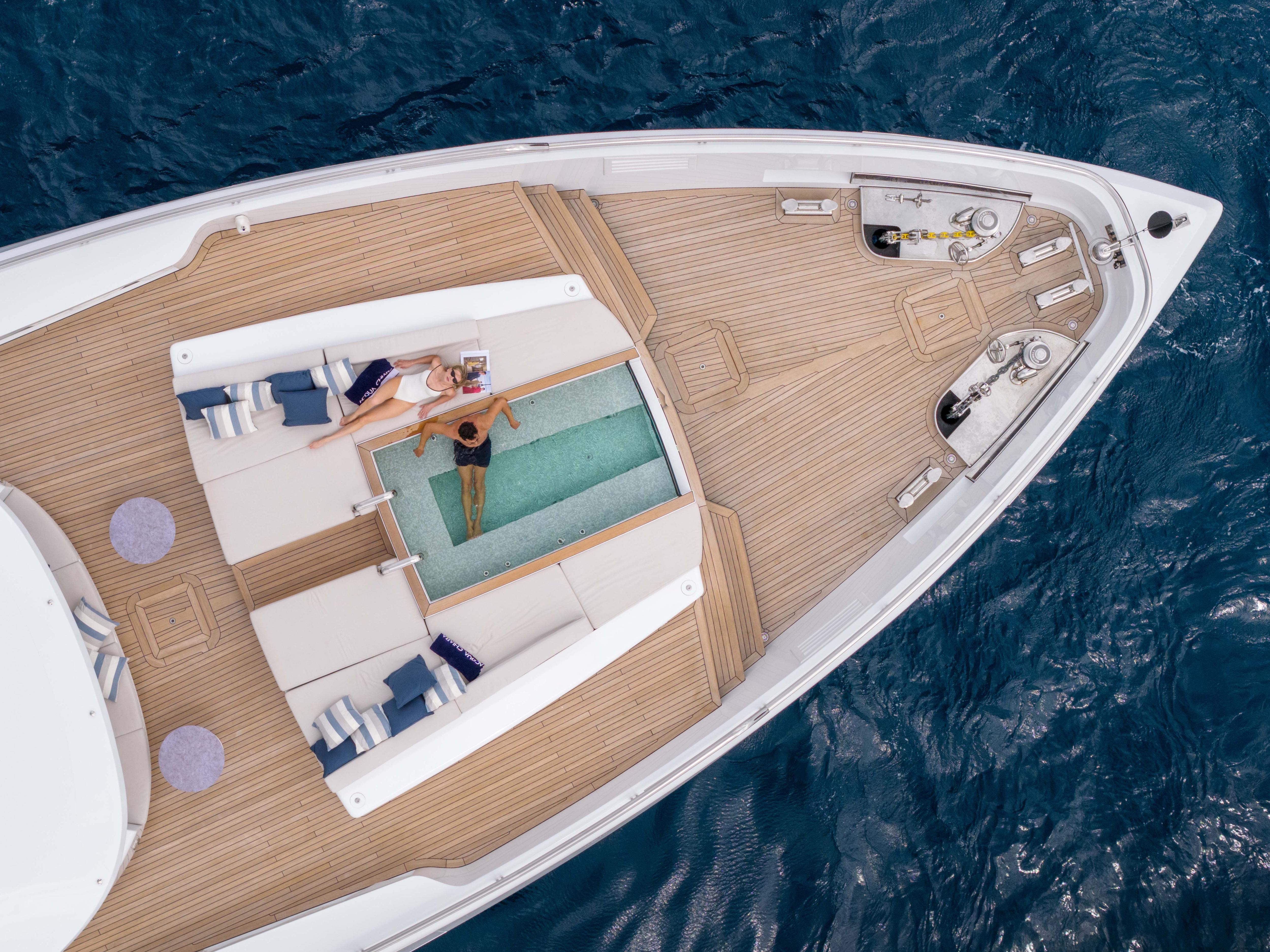 ACQUA CHIARA motor yacht for Charter by Fraser Yachts, built by COLUMBUS YACHTS