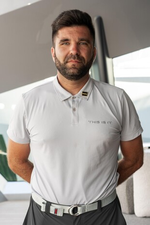 https://media.fraseryachts.com/Yachts/Y233820/images/yachtfolio/crew/437463-jb2PSLOG.jpg?vh=930686&w=310