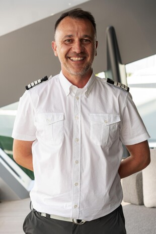 https://media.fraseryachts.com/Yachts/Y233820/images/yachtfolio/crew/437467-xl8AVC5l.jpg?vh=e786a8&w=310