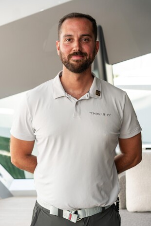 https://media.fraseryachts.com/Yachts/Y233820/images/yachtfolio/crew/437469-kUKhpTLd.jpg?vh=7b984a&w=310