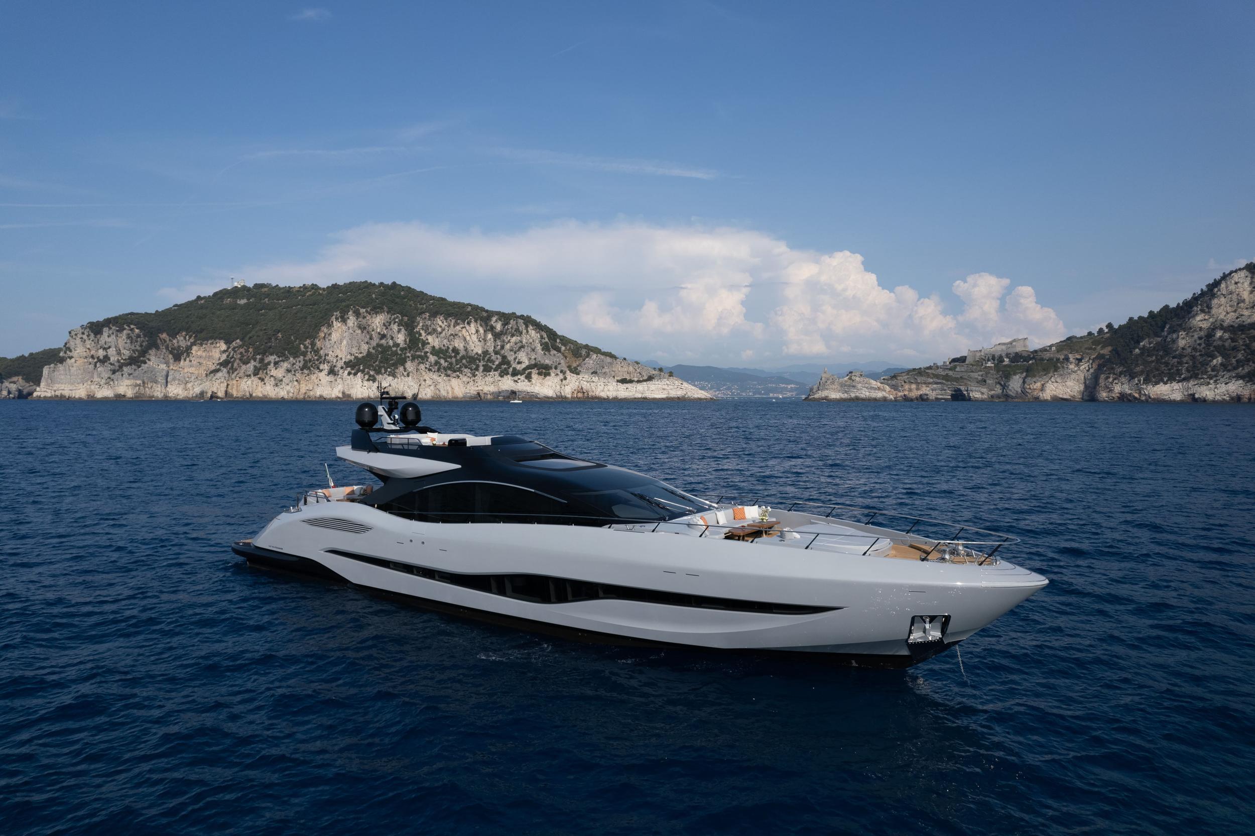 01_Main_Mangusta_104REV_exteriors_8-YrzisixD.jpg