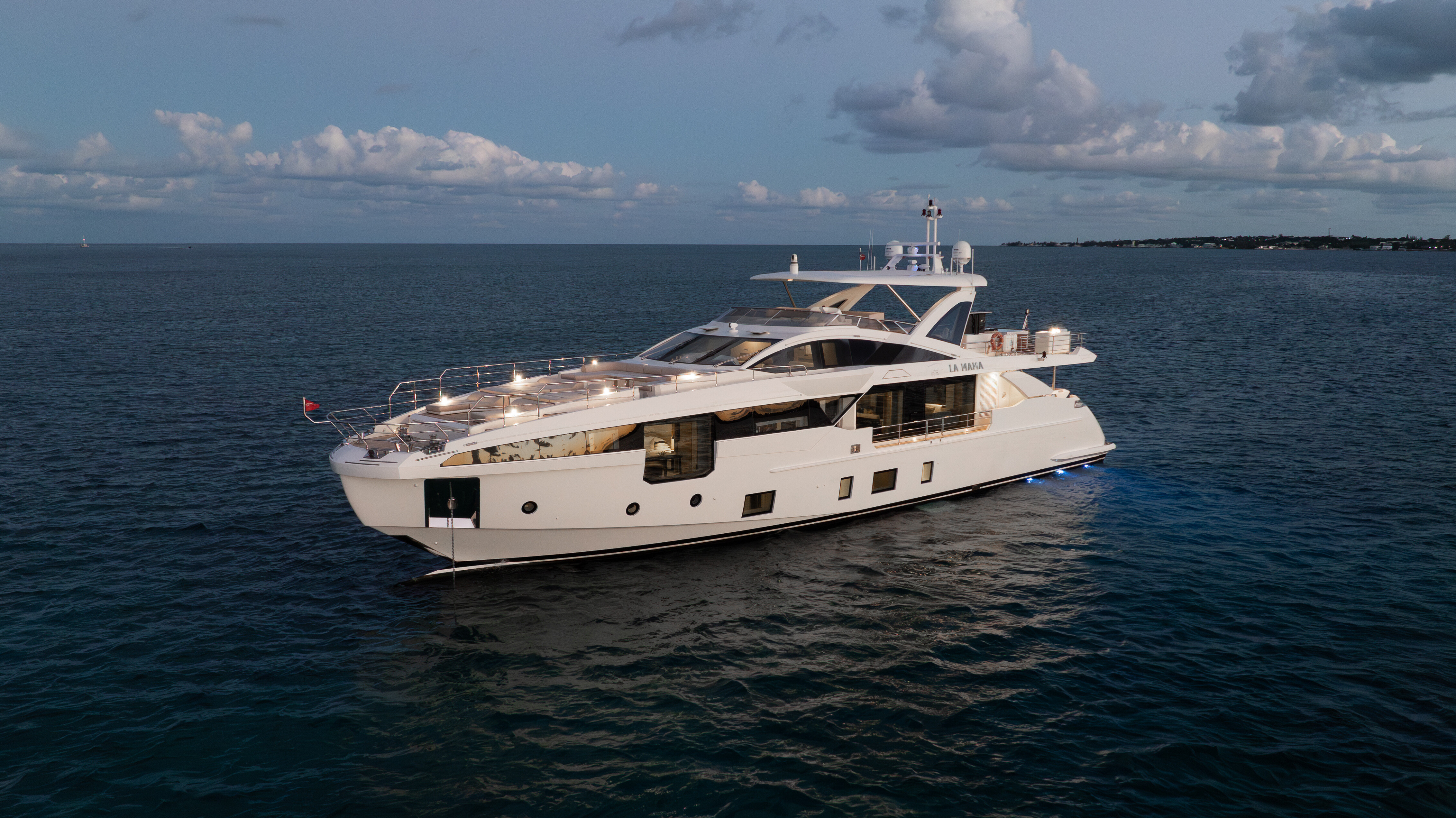 LA MAMA motor yacht by Fraser Yachts, built by AZIMUT