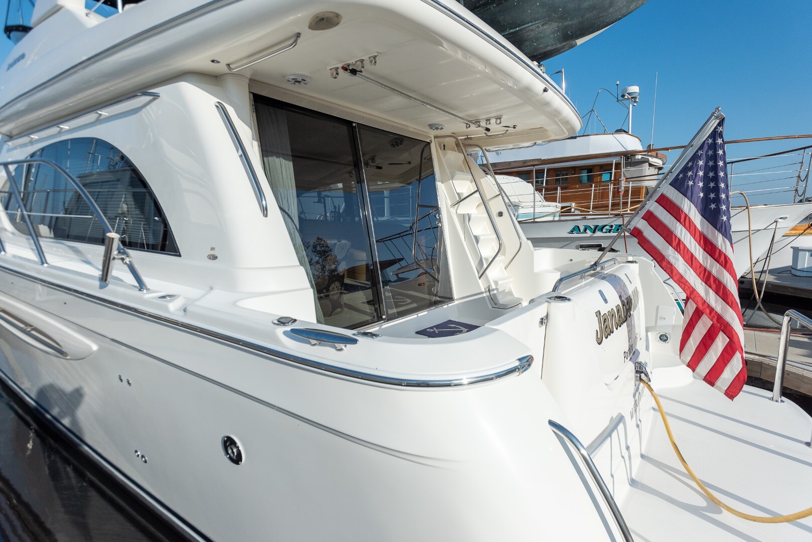 Aboard JANABANANA a 59ft (18.11m) luxury motor yacht for Sale available with Fraser Yachts, built by MERIDIAN in 2008
