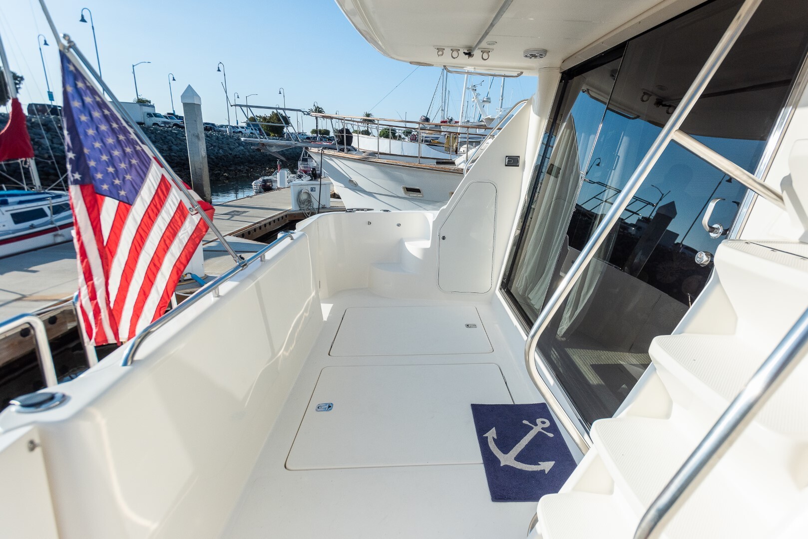 Aboard JANABANANA a 59ft (18.11m) luxury motor yacht for Sale available with Fraser Yachts, built by MERIDIAN in 2008