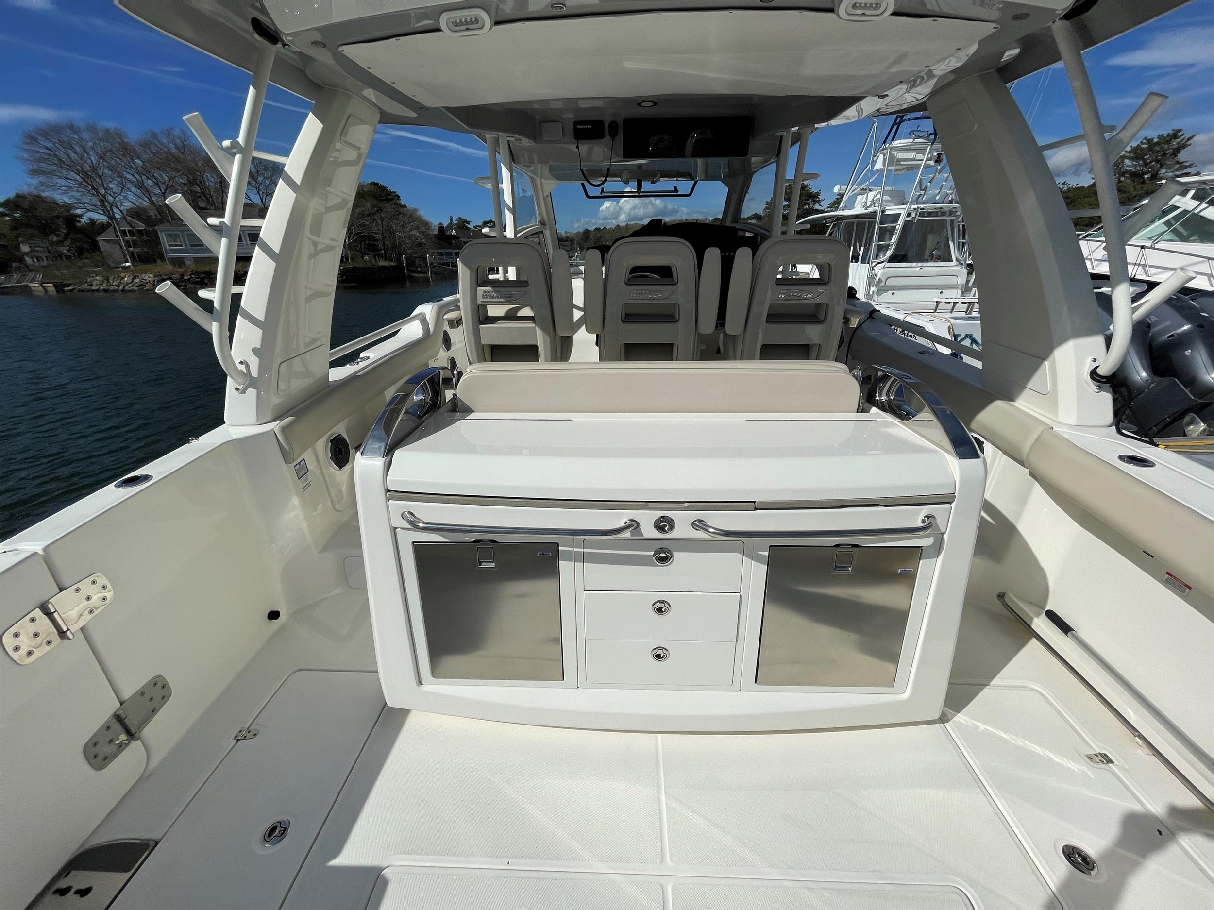 Aboard BUOYS TOYS a 42ft (12.95m) luxury motor yacht , built by BOSTON WHALER in 2020