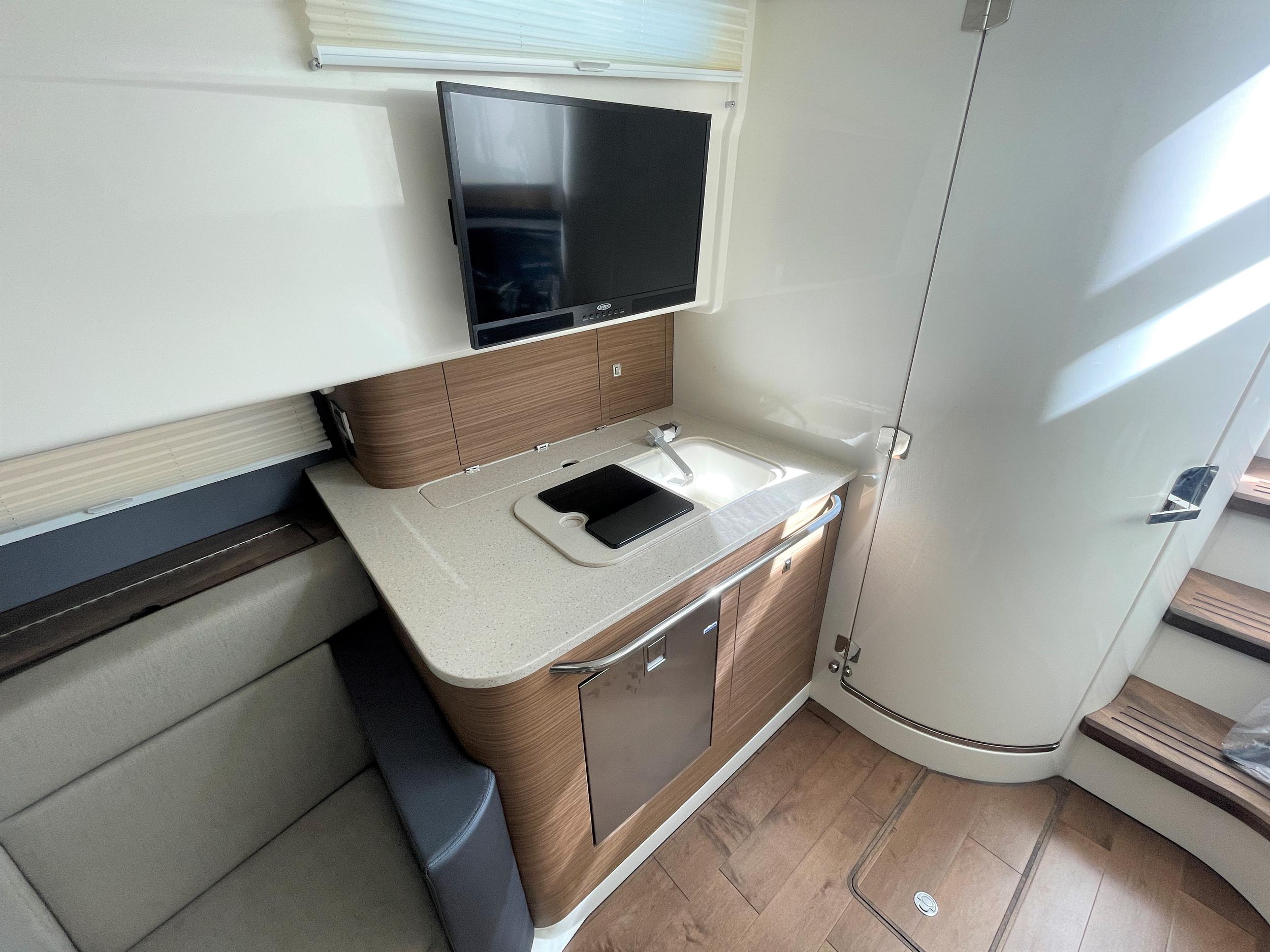 Aboard BUOYS TOYS a 42ft (12.95m) luxury motor yacht , built by BOSTON WHALER in 2020