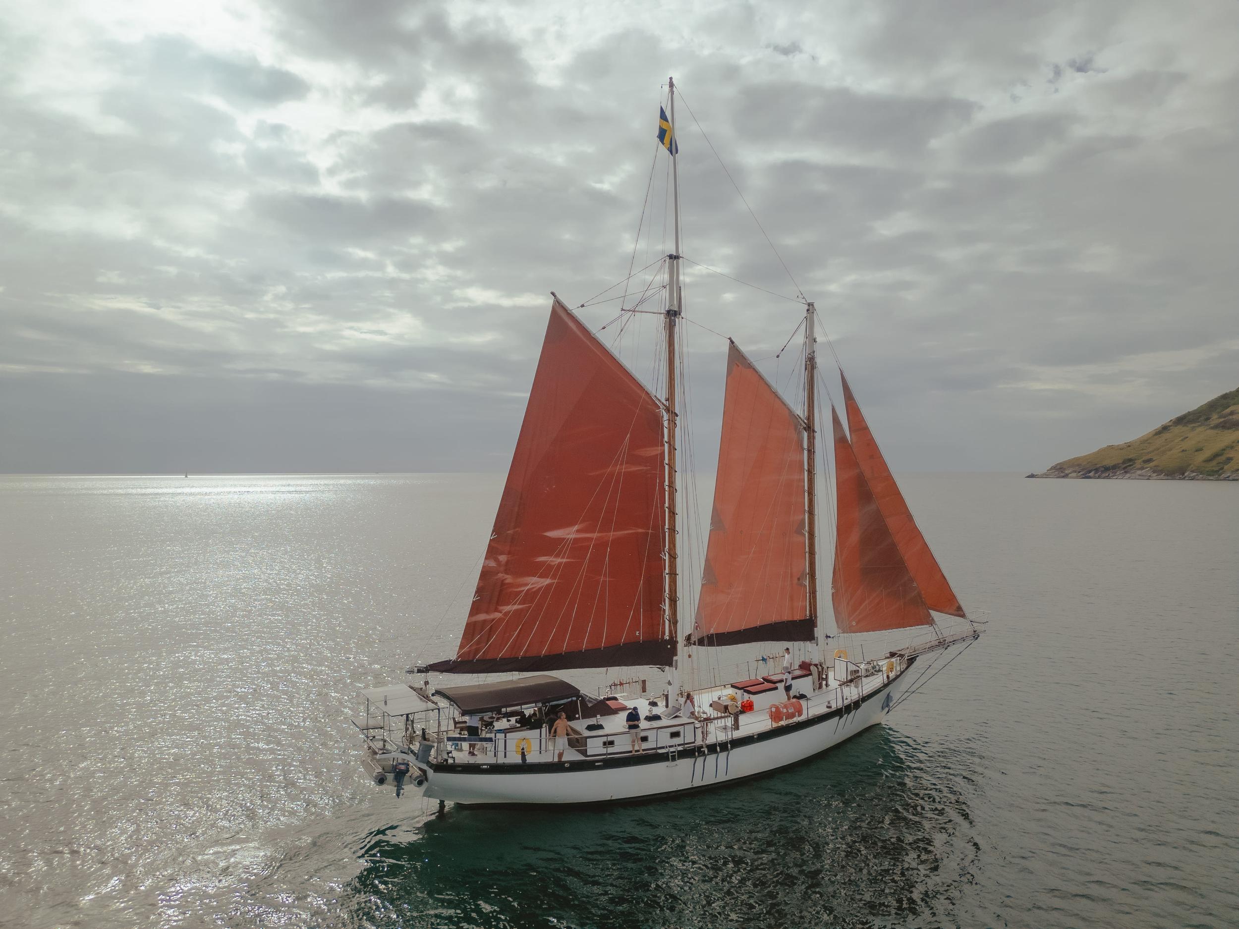 Aboard SJOSTROM a 96ft (29.26m) luxury sailing yacht for Sale available with Fraser Yachts, built by RICHMOND BOATWORKS USA in 2013