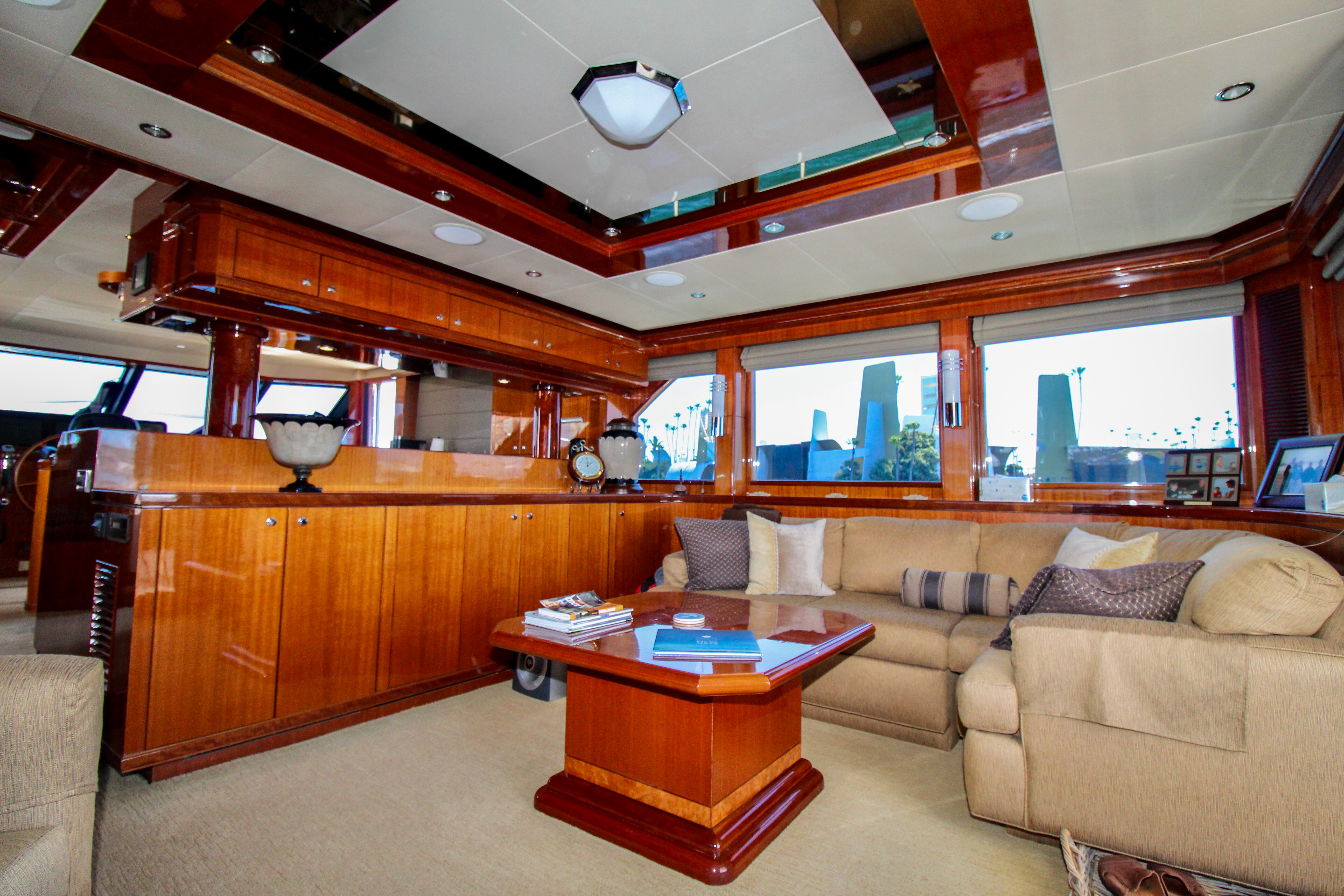 Aboard LA DULCE VIDA a 68ft (20.73m) luxury motor yacht for Sale available with Fraser Yachts, built by OCEAN ALEXANDER in 2010