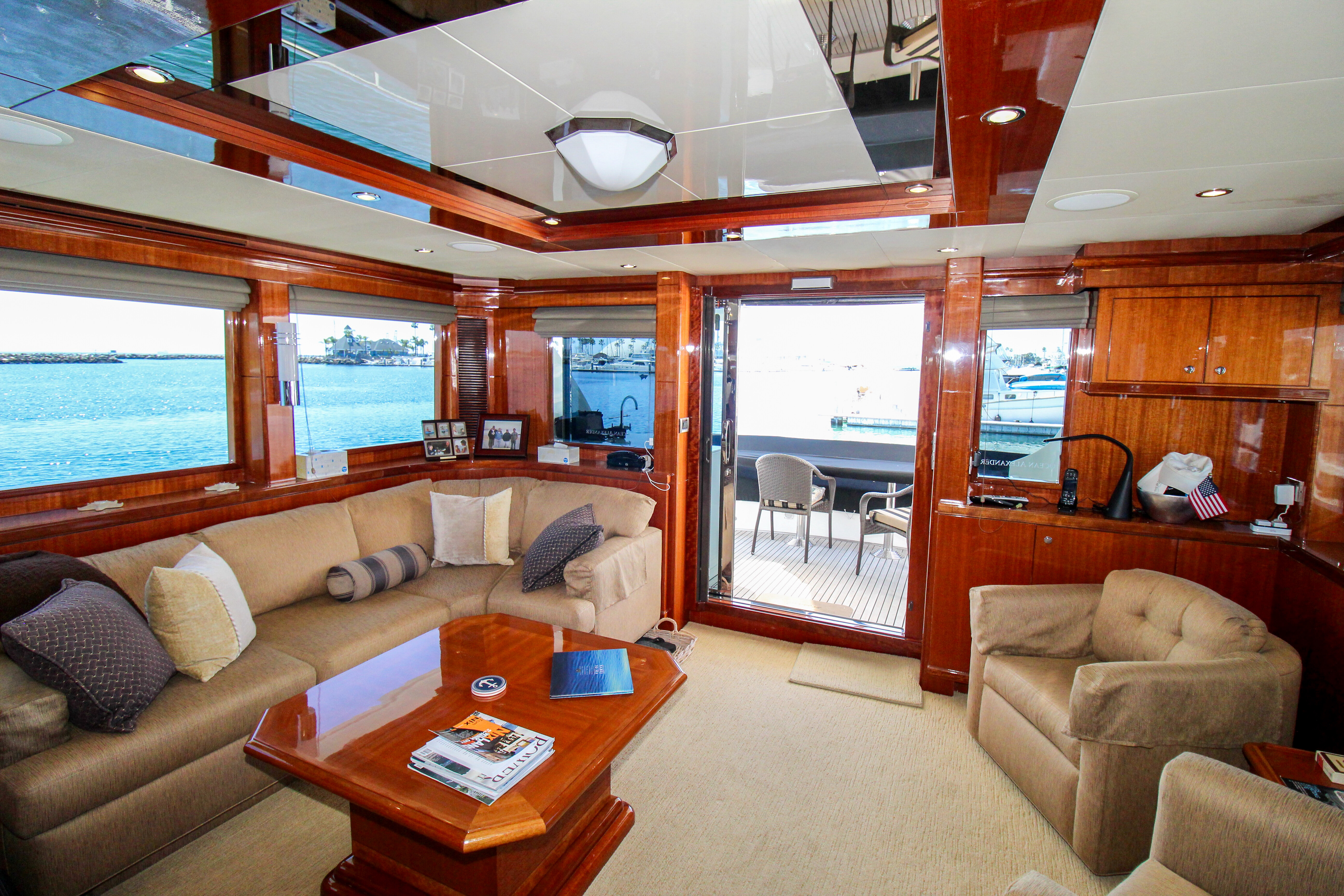 Aboard LA DULCE VIDA a 68ft (20.73m) luxury motor yacht for Sale available with Fraser Yachts, built by OCEAN ALEXANDER in 2010