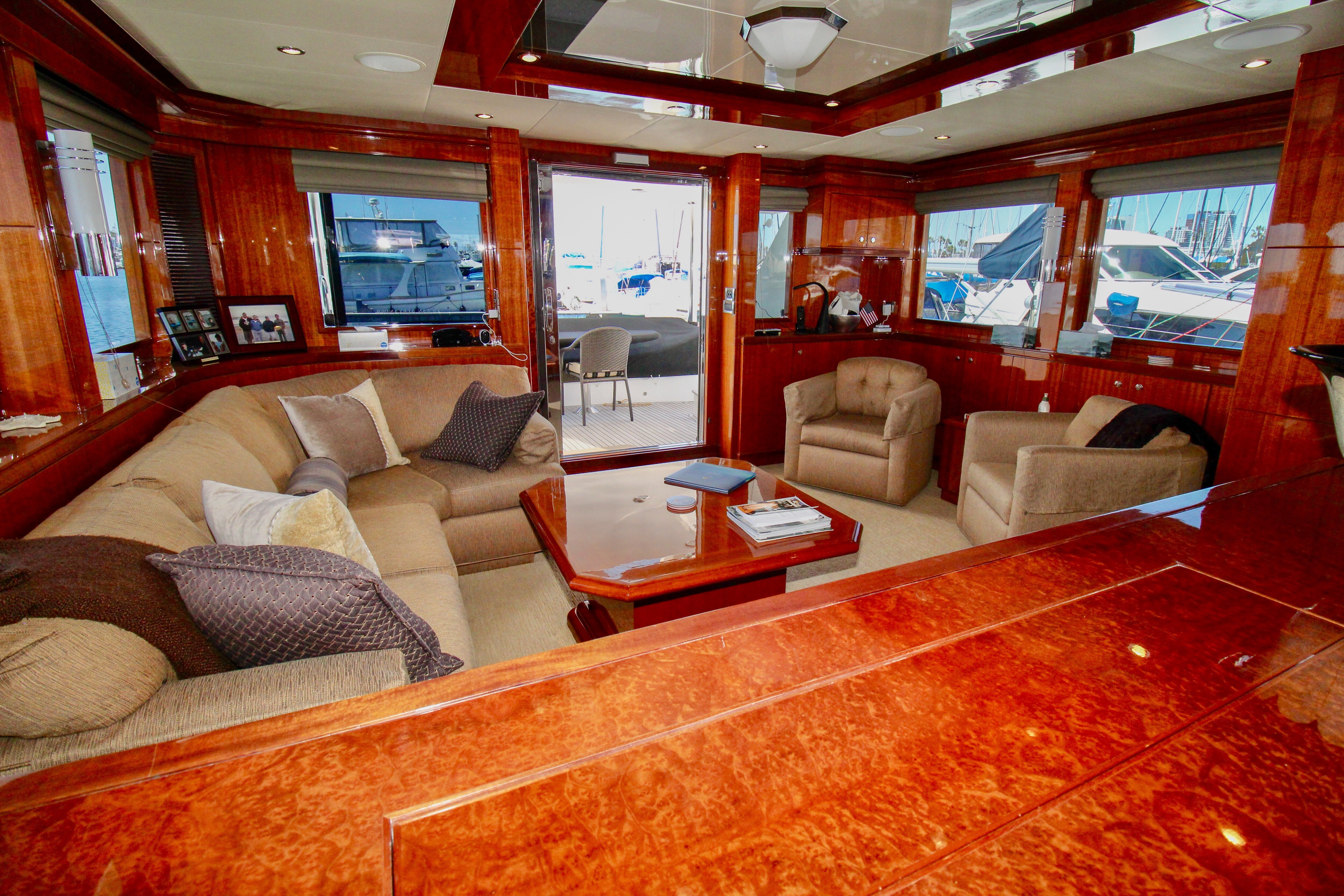 Aboard LA DULCE VIDA a 68ft (20.73m) luxury motor yacht for Sale available with Fraser Yachts, built by OCEAN ALEXANDER in 2010