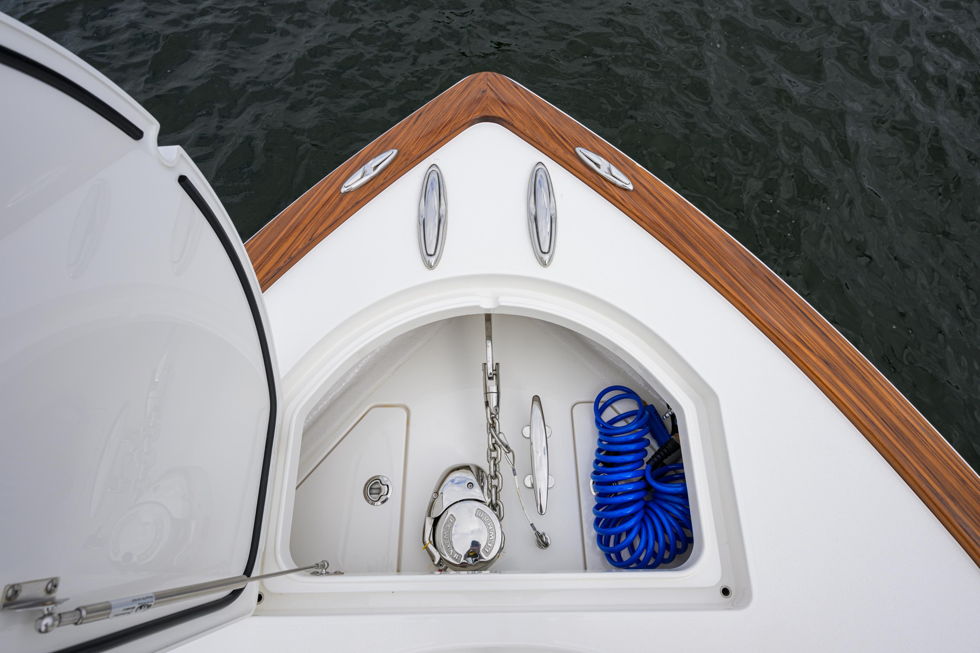 03_NORESERVE_ Front Hatch-CXuj4f5f.jpg