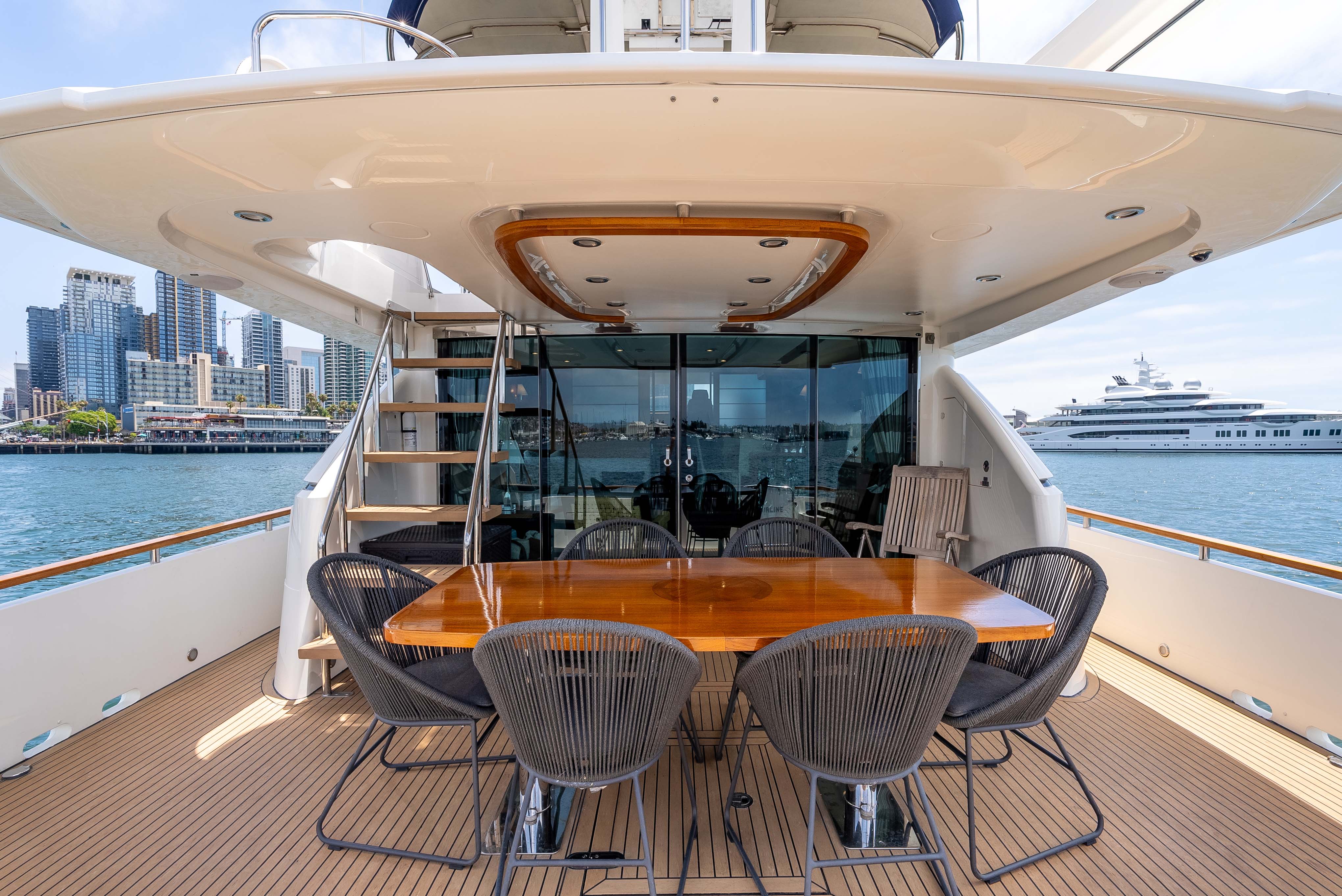 SEA HAMMOCK motor yacht for Sale by Fraser Yachts, built by FAIRLINE YACHTS