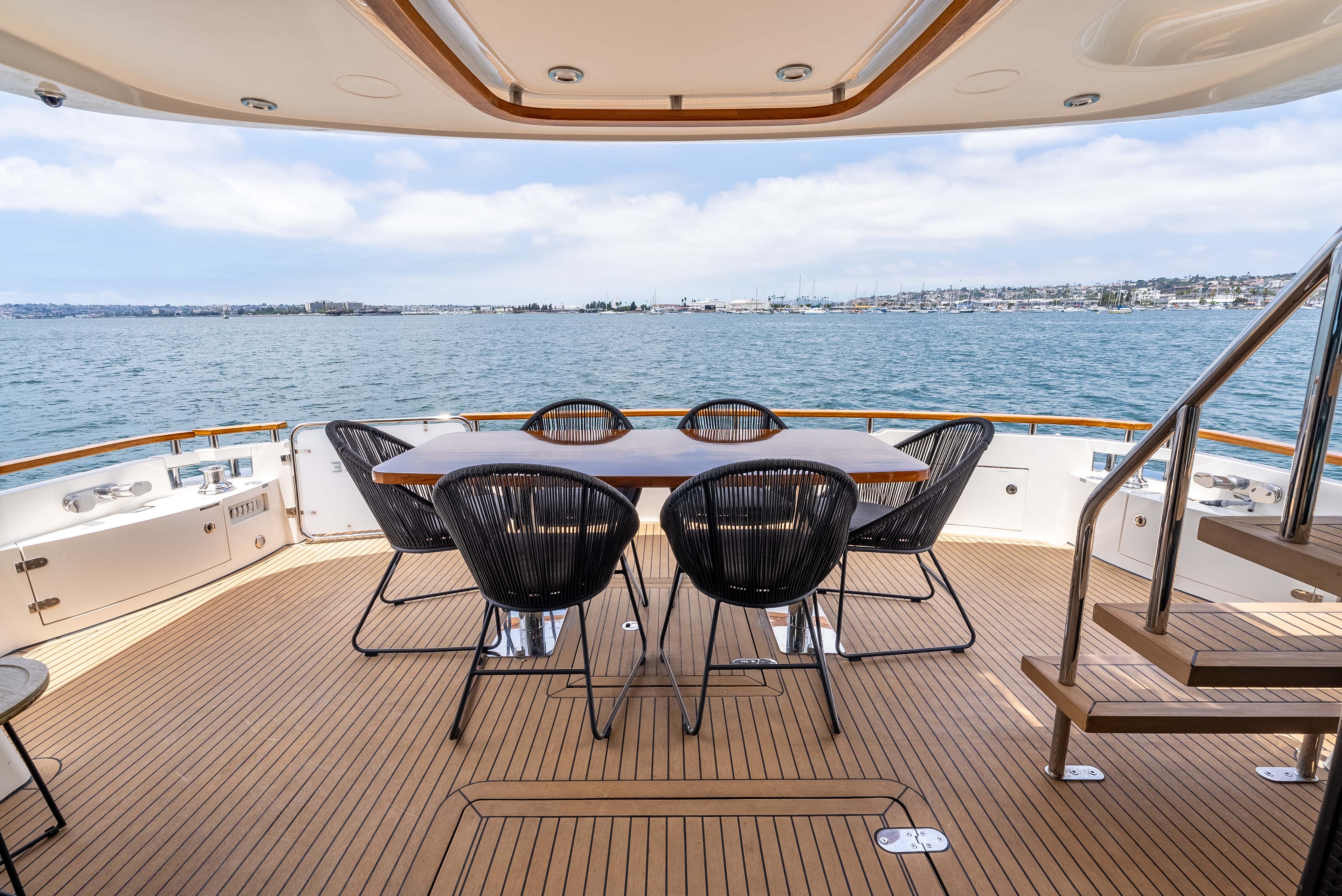 SEA HAMMOCK motor yacht for Sale by Fraser Yachts, built by FAIRLINE YACHTS