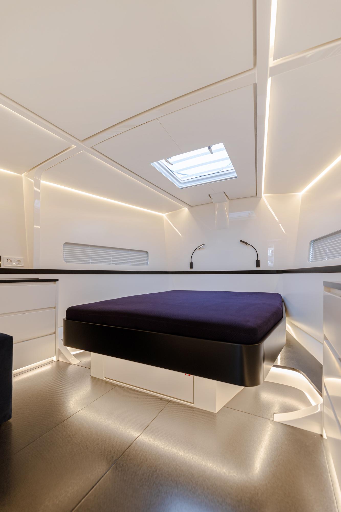 (1) AULIANA III Owner's Cabin 1-FrV0ryD6.jpg