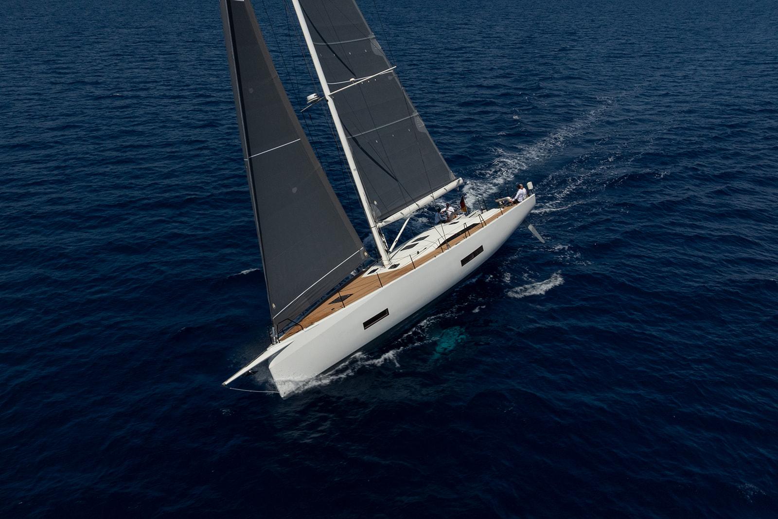 (1) AULIANA III Reaching Shot-k4NXVpUB.jpg