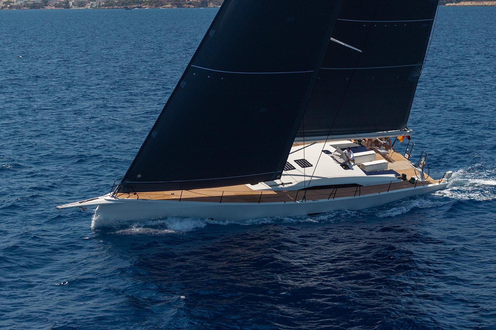 (11) AULIANA III Sailing-pW8cT8nZ.jpg