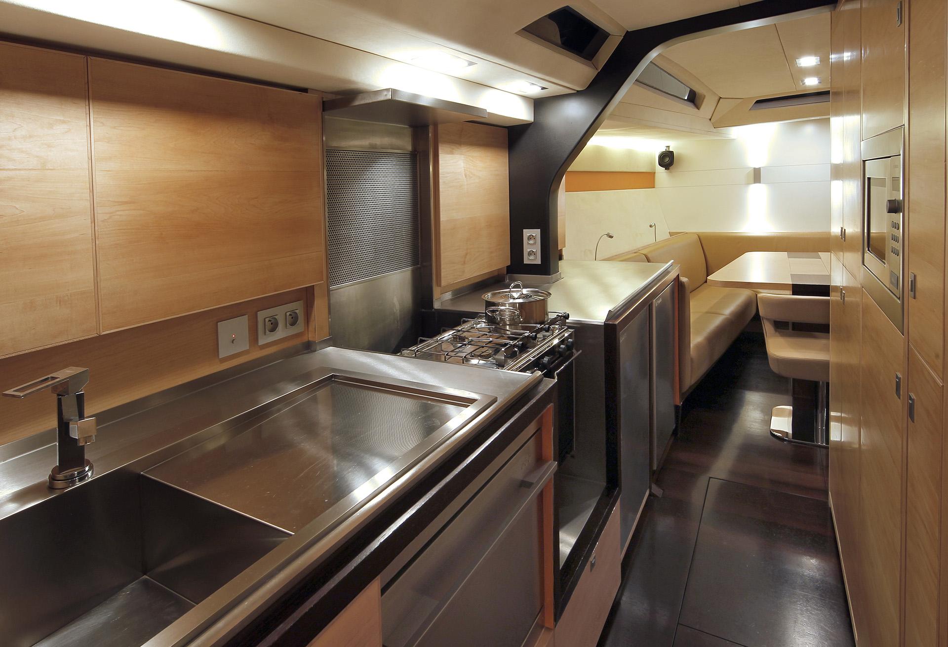 5Galley fwd-4RGuaa7f.jpg
