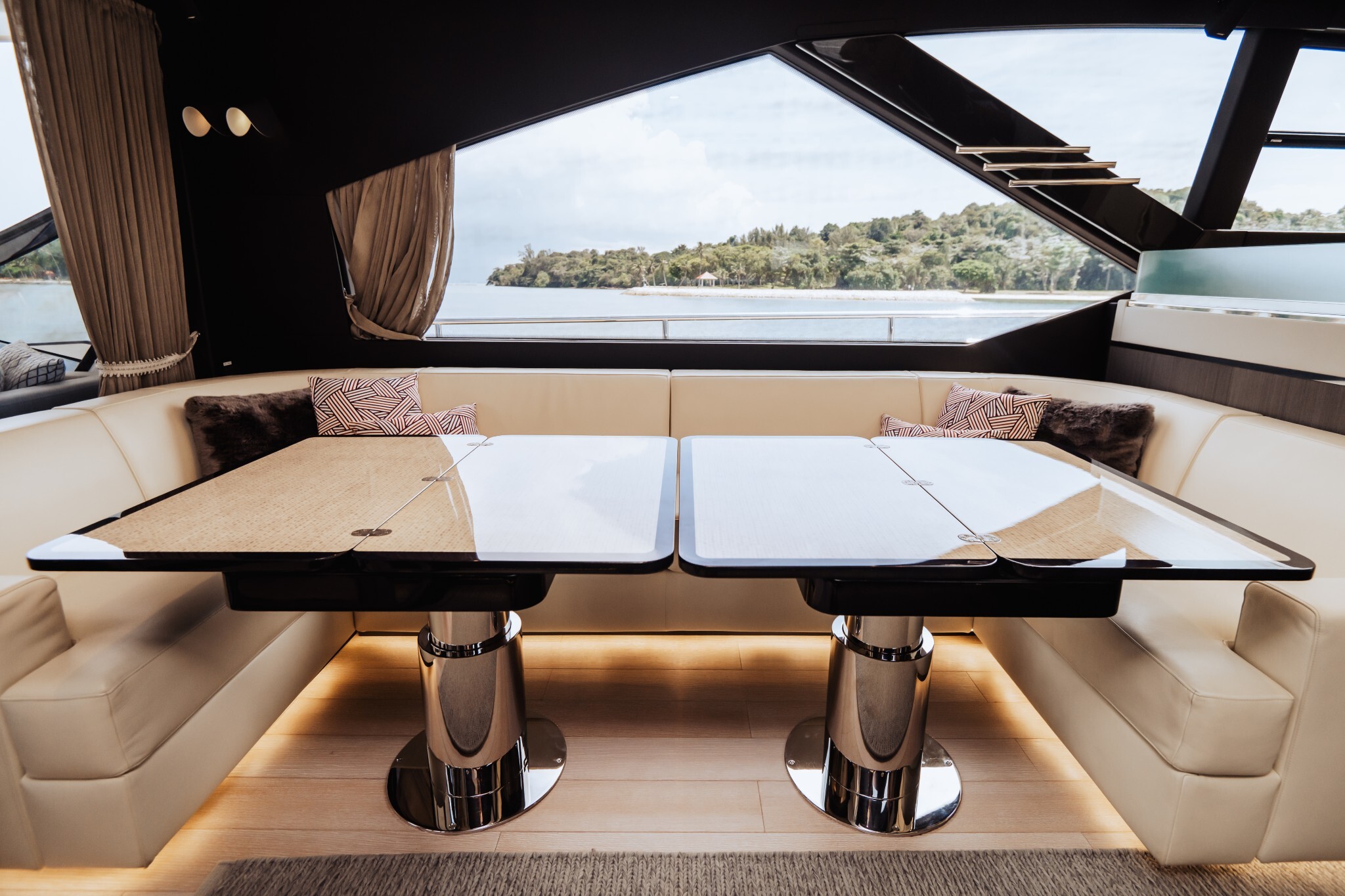 SIERRA motor yacht for Sale by Fraser Yachts, built by AZIMUT I BENETTI S.P.A.