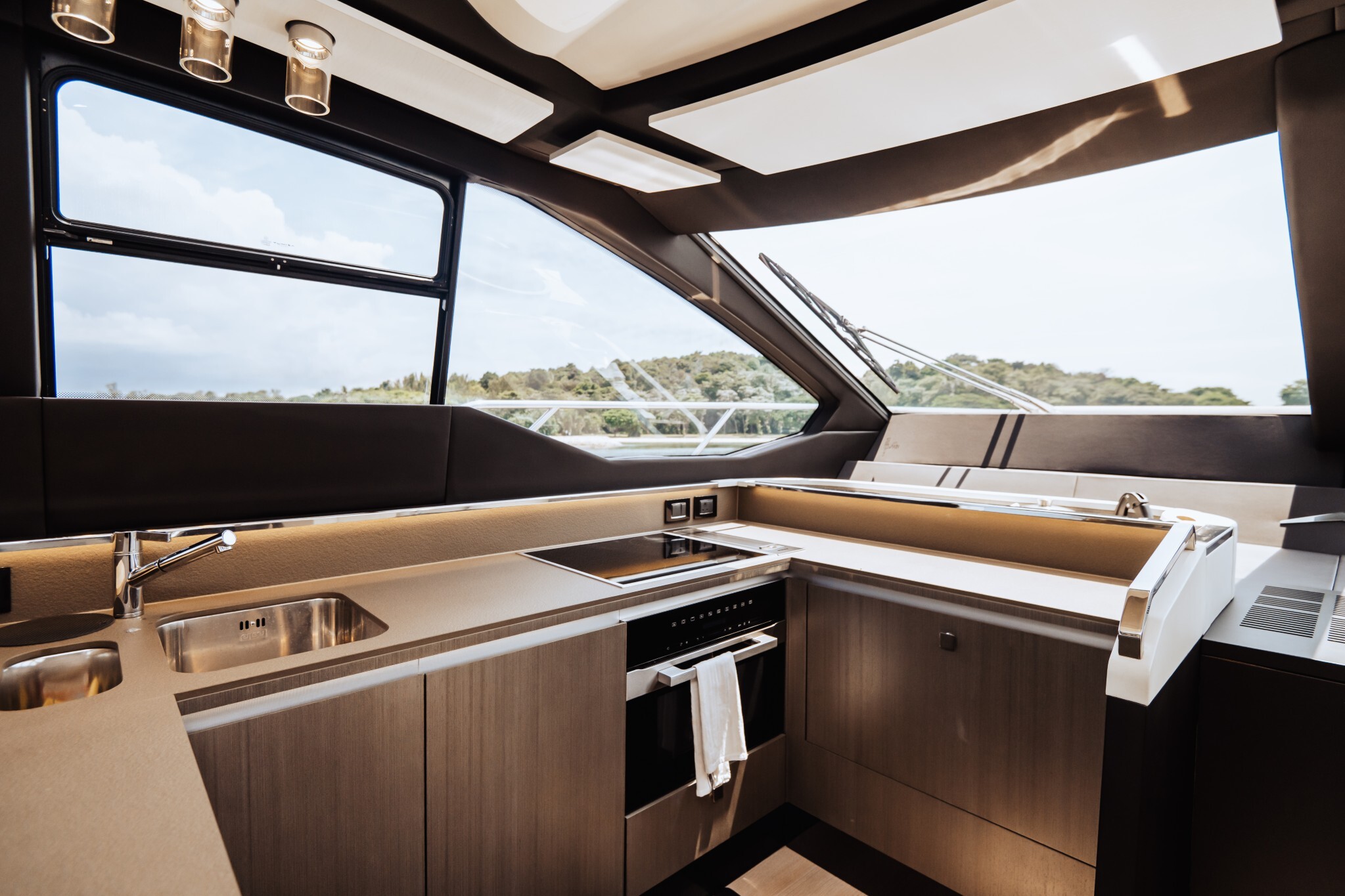 SIERRA motor yacht for Sale by Fraser Yachts, built by AZIMUT I BENETTI S.P.A.