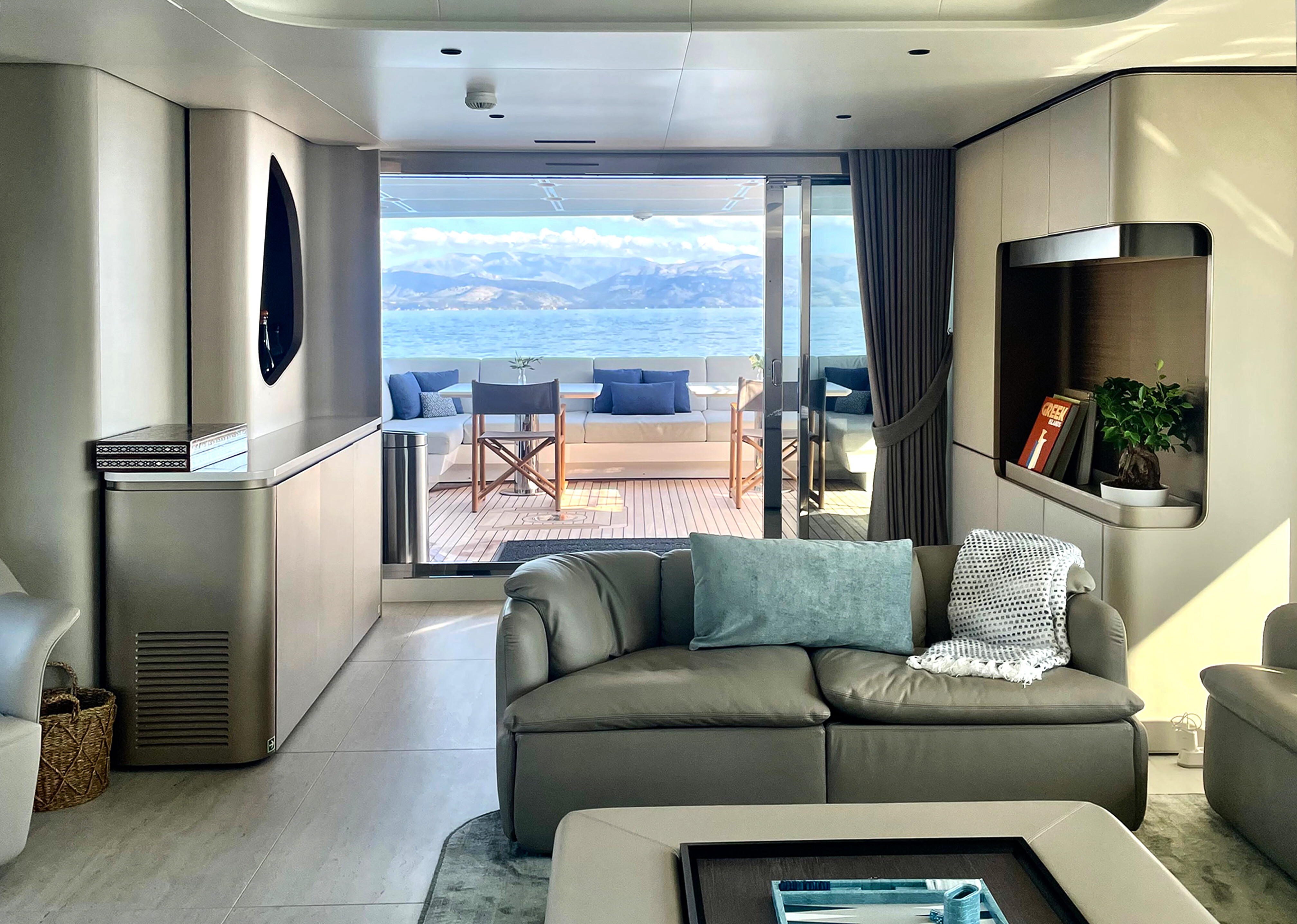 VOLANTE motor yacht for Charter by Fraser Yachts, built by AZIMUT