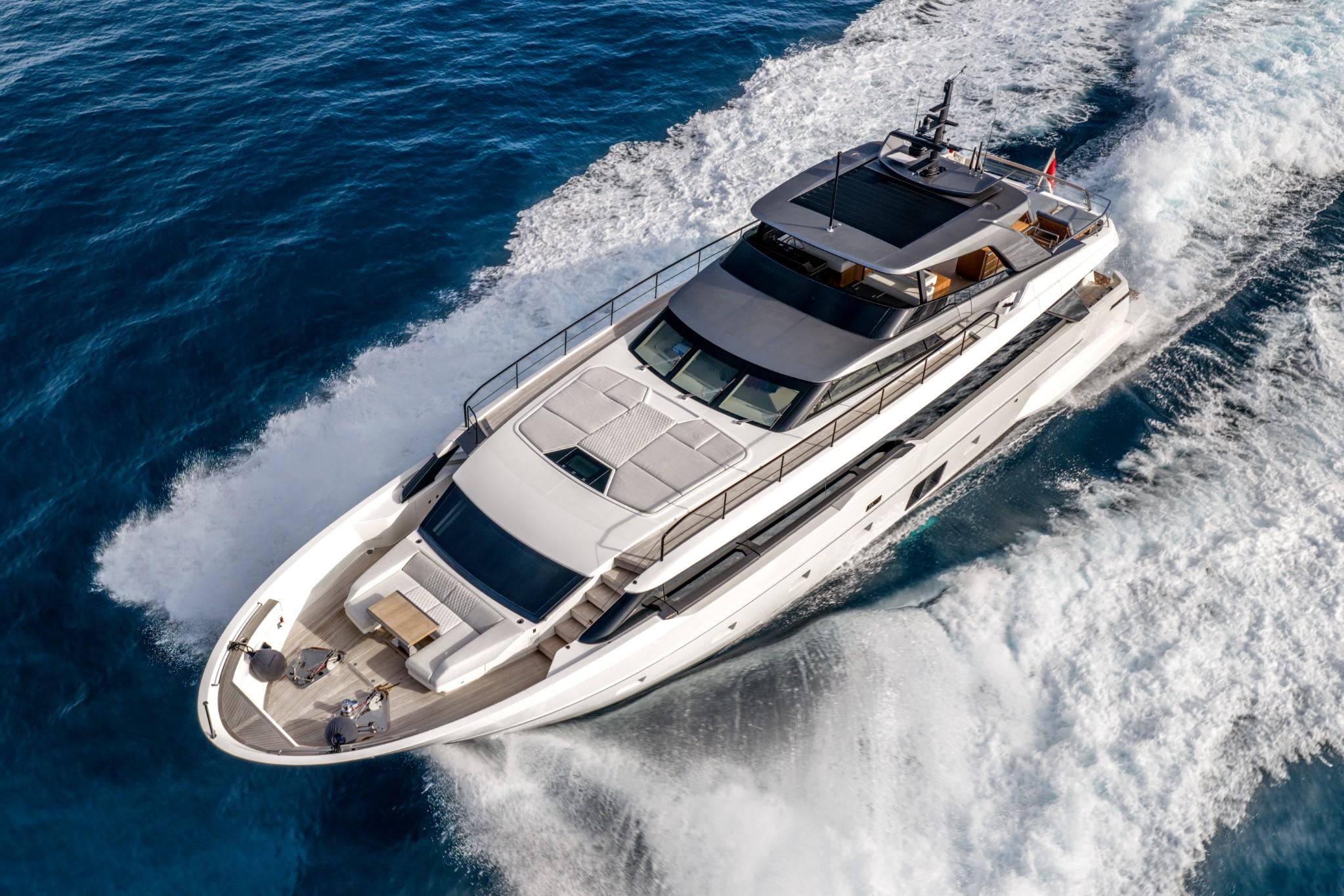 ICE OF LONDON_03_Running_IceOfLondon_HighRes5 (Custom)_LR-5r3Va1ed.jpg