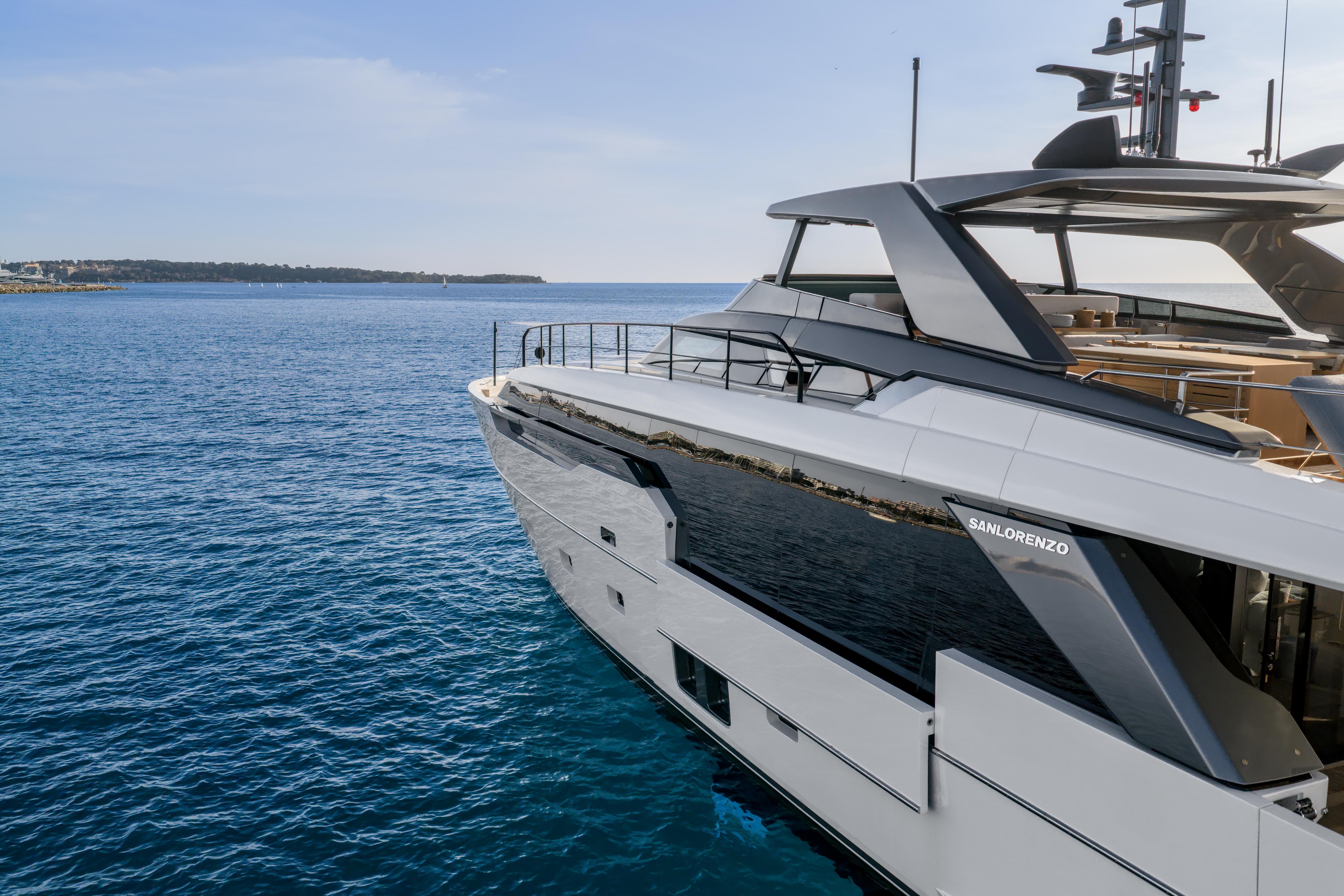 ICE OF LONDON motor yacht for Sale by Fraser Yachts, built by SANLORENZO