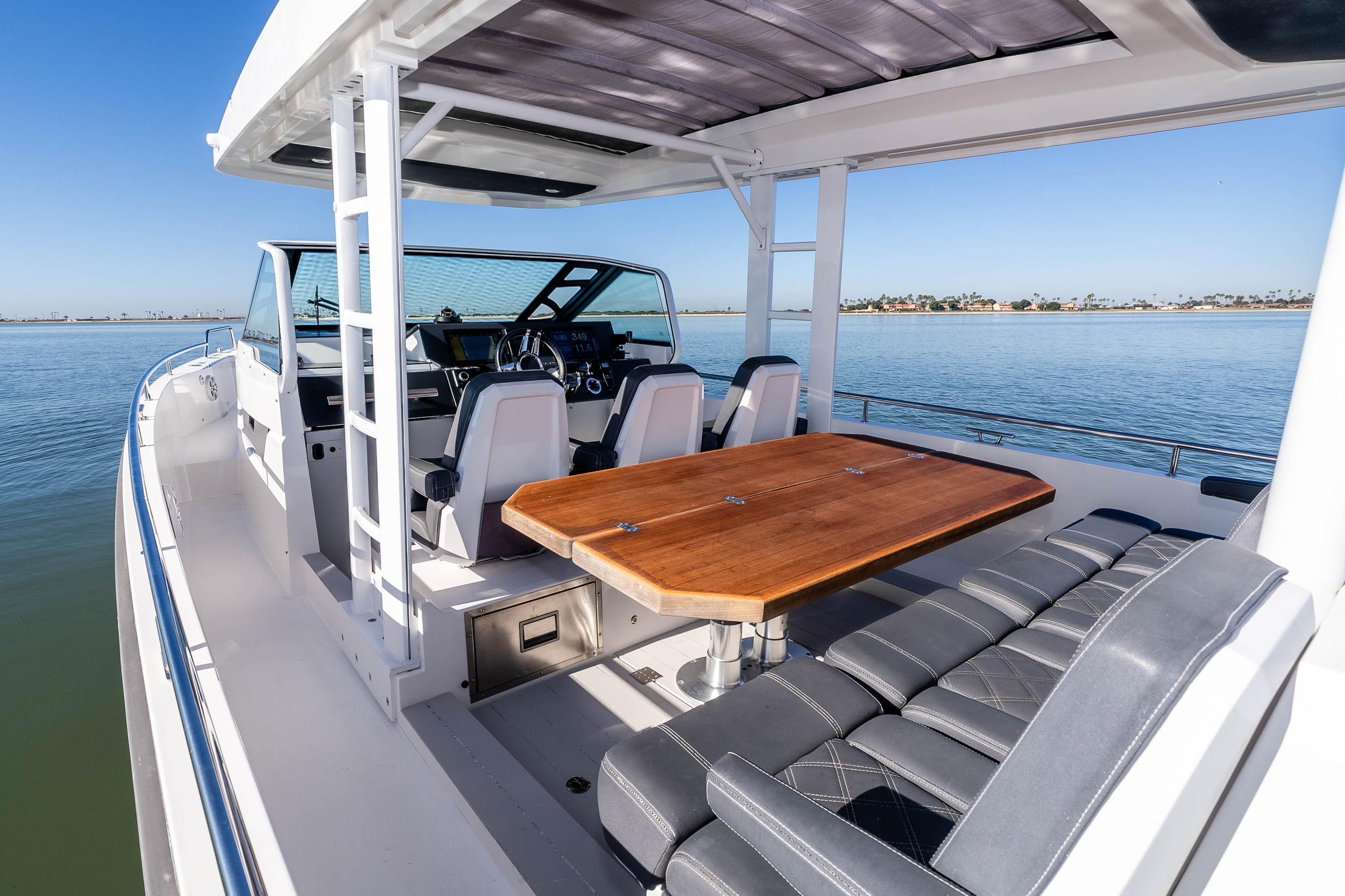 002 Port View Cockpit Seating Axopar-19-sXdPW7kW.jpg