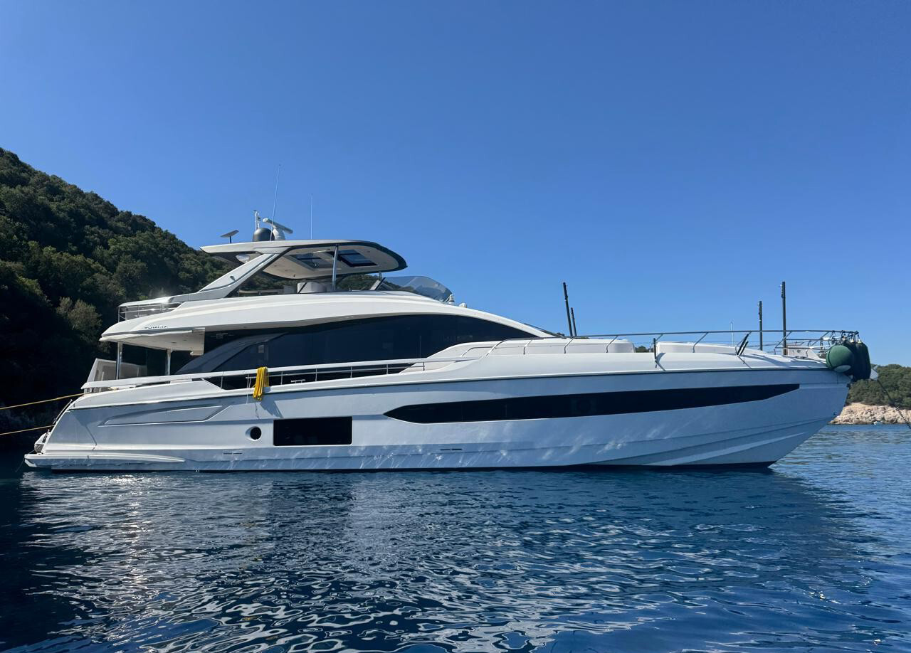 MA BELLE motor yacht for Sale by Fraser Yachts, built by AZIMUT