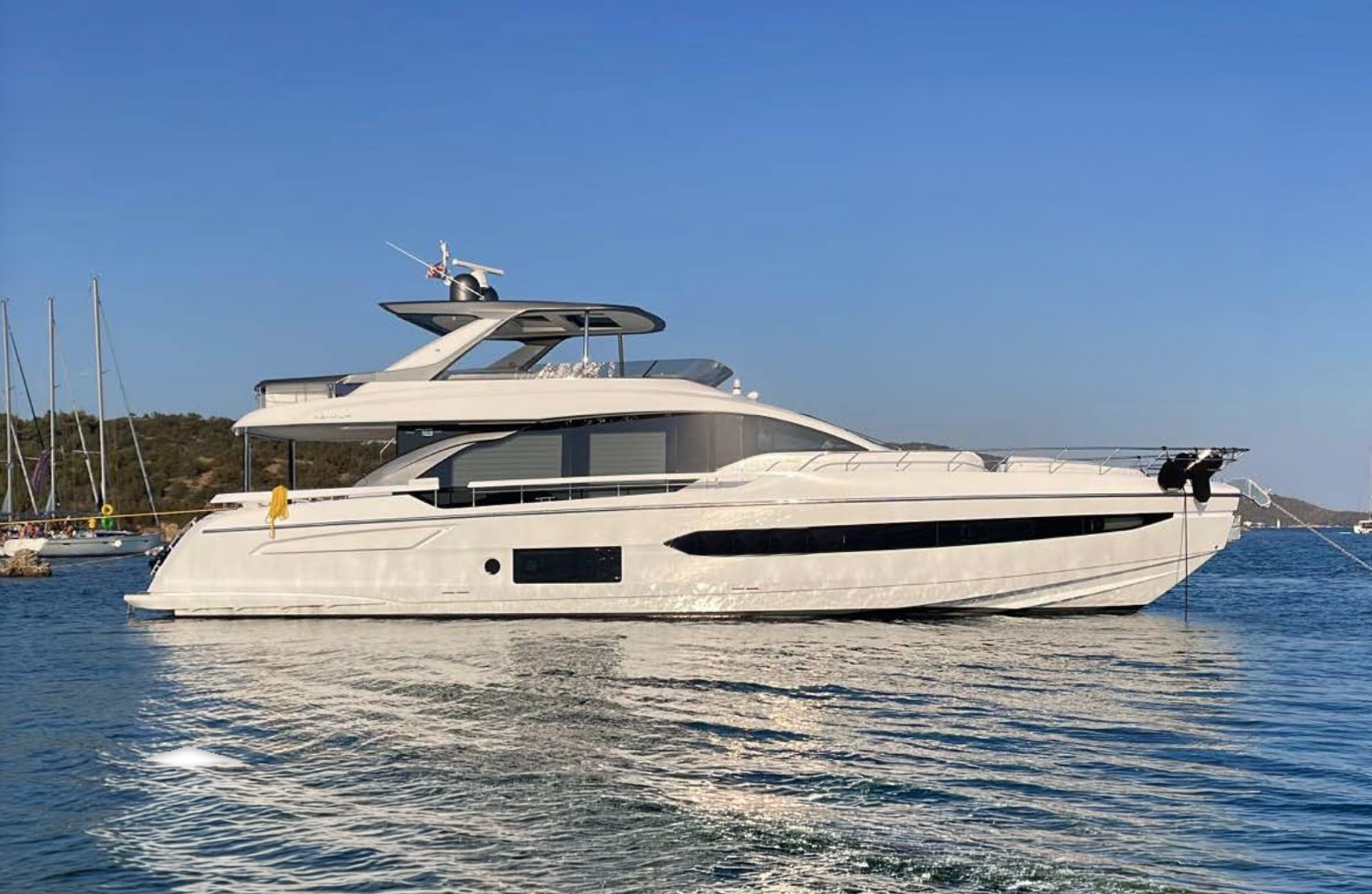 MA BELLE motor yacht for Sale by Fraser Yachts, built by AZIMUT