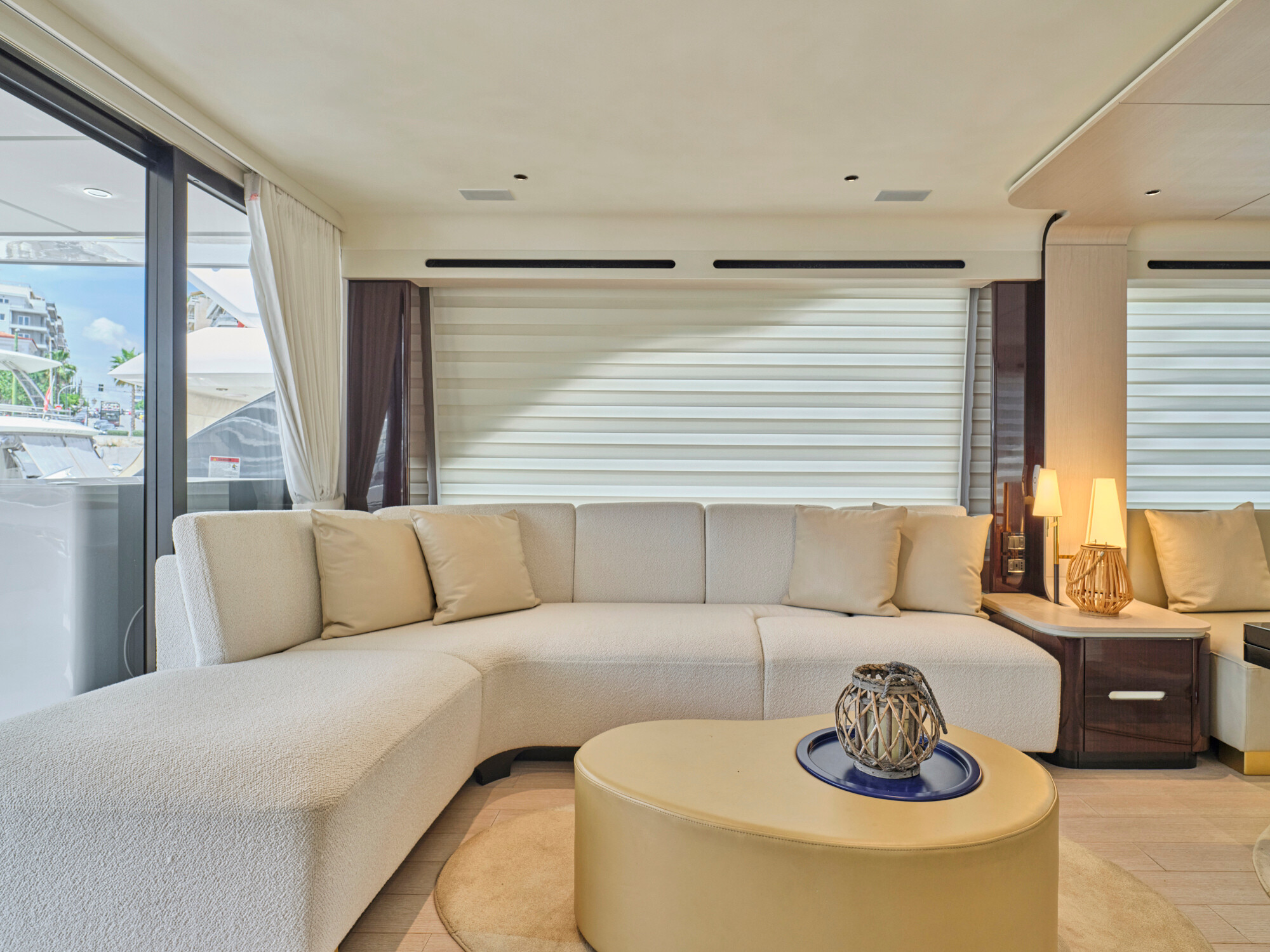 MA BELLE motor yacht for Sale by Fraser Yachts, built by AZIMUT
