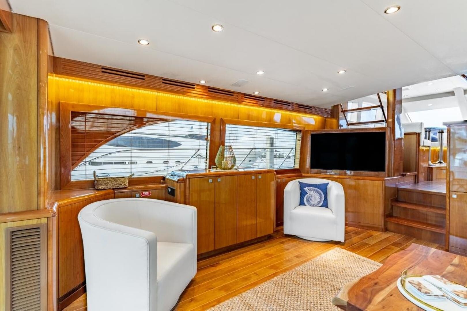 SOGGY DAWG IV motor yacht  by Fraser Yachts, built by HATTERAS