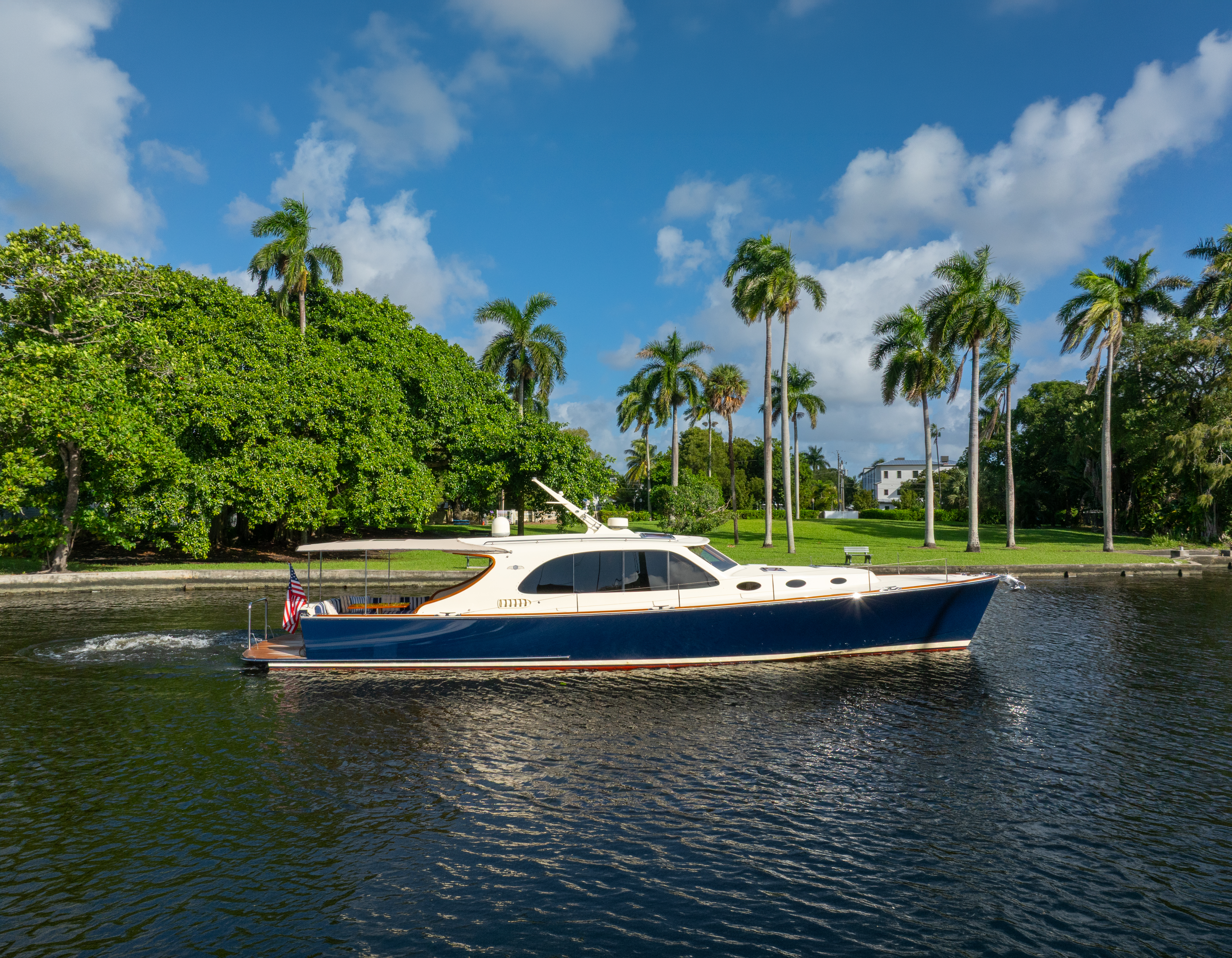 APSARA motor yacht for Sale by Fraser Yachts, built by PALM BEACH MOTOR YACHTS
