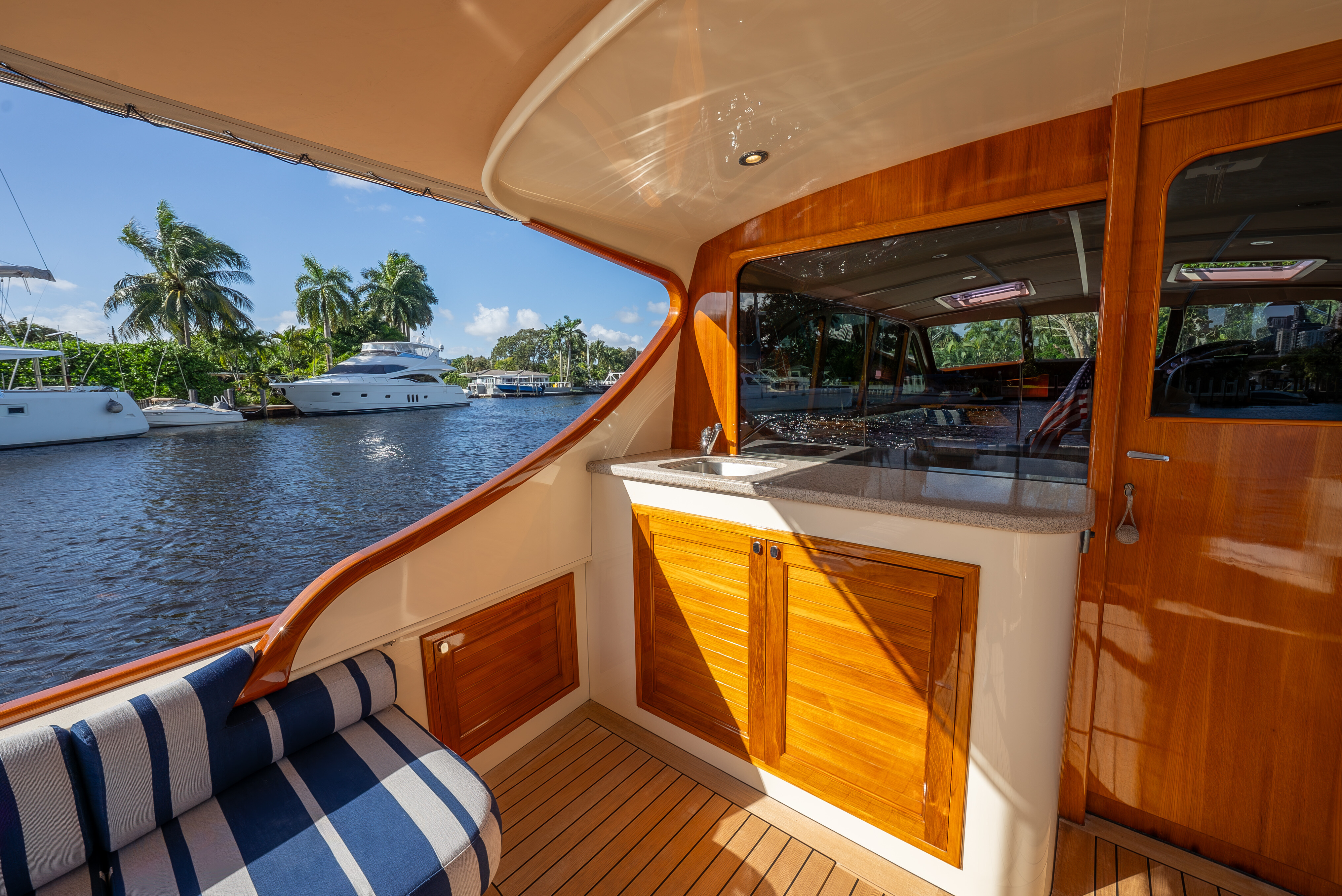 APSARA motor yacht for Sale by Fraser Yachts, built by PALM BEACH MOTOR YACHTS