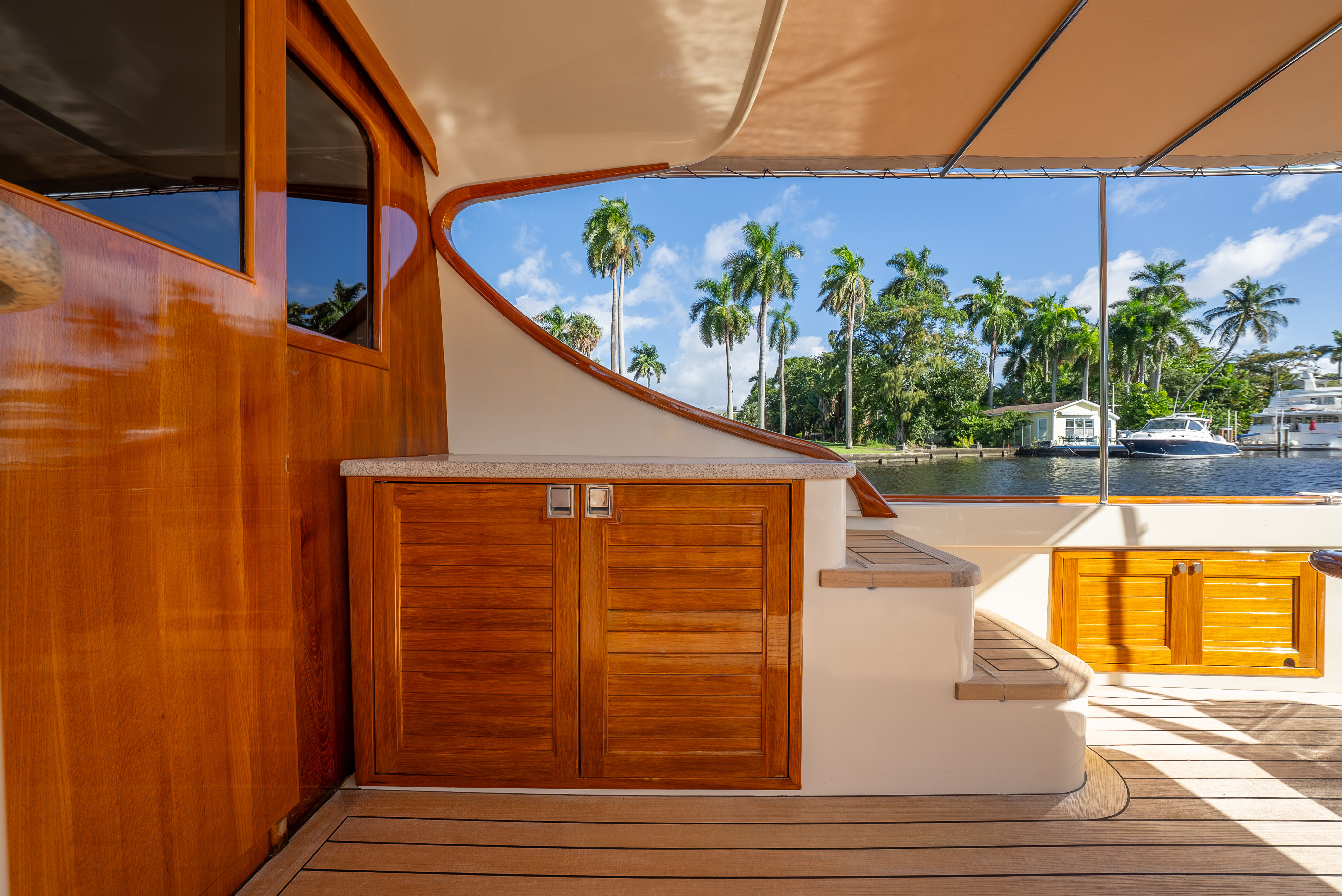 APSARA motor yacht for Sale by Fraser Yachts, built by PALM BEACH MOTOR YACHTS
